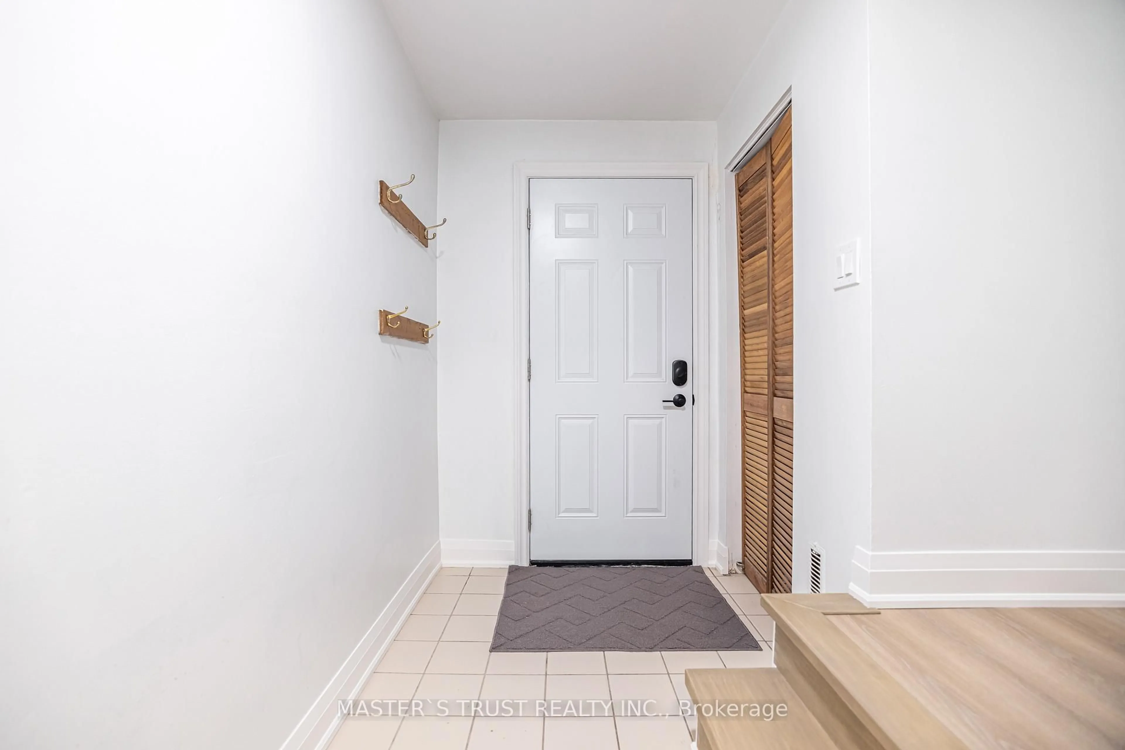 Indoor entryway for 7 Nebula Starway, Toronto Ontario M2J 1M7