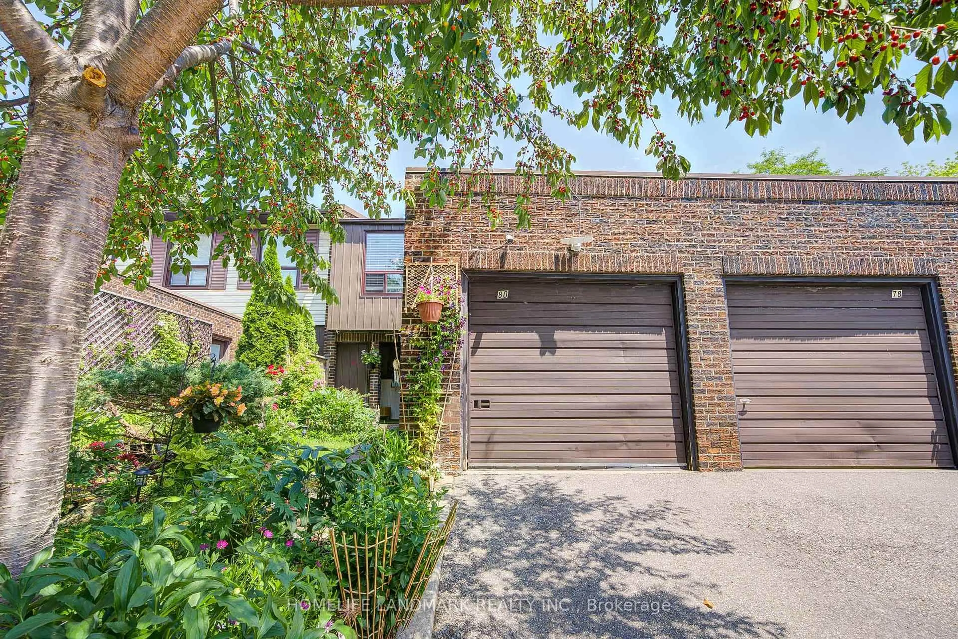 Home with brick exterior material, street for 80 Spire Hillway, Toronto Ontario M2H 3A4