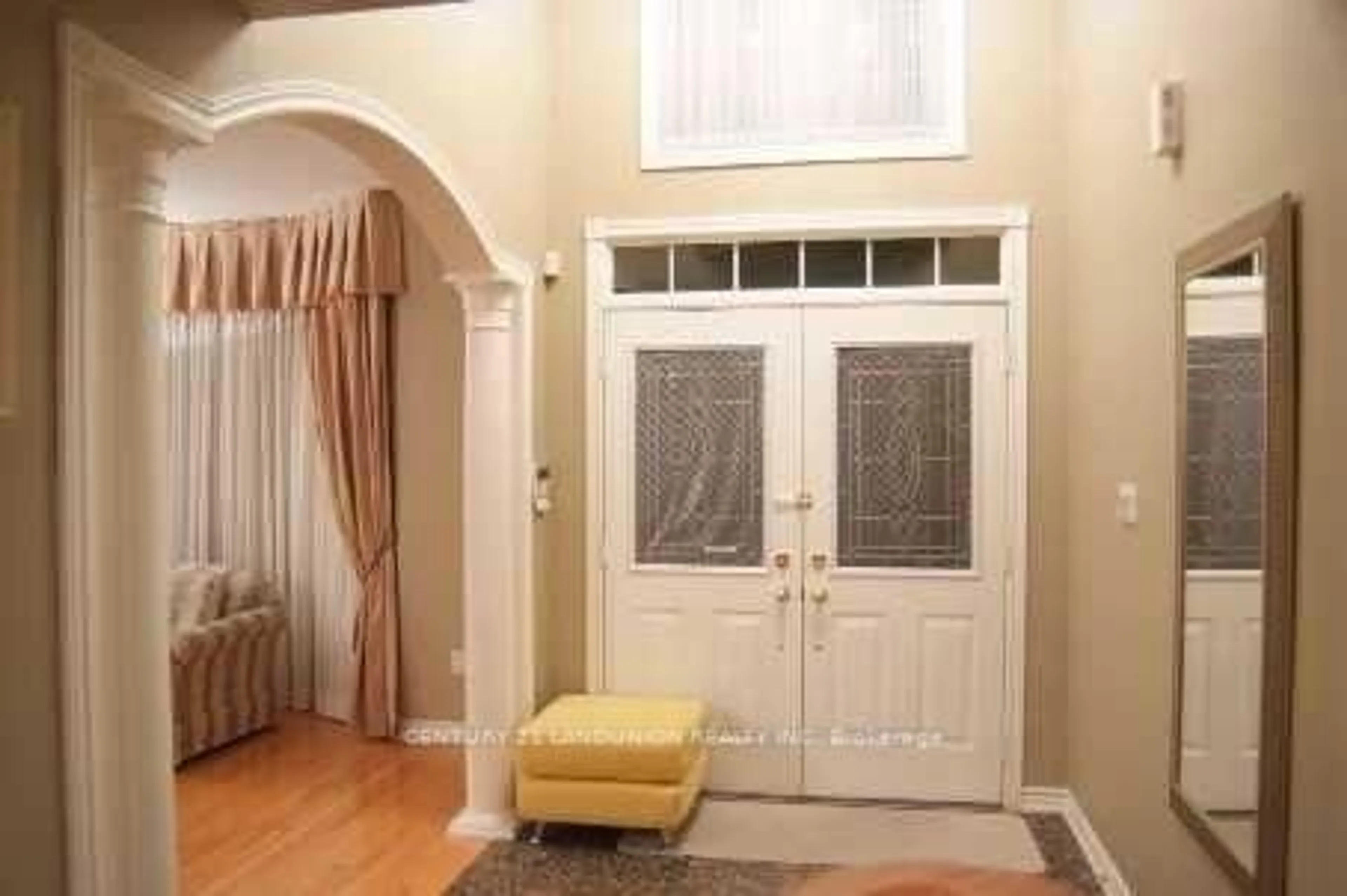 Indoor entryway for 81 Green Meadows Circ, Toronto Ontario M2J 5G6
