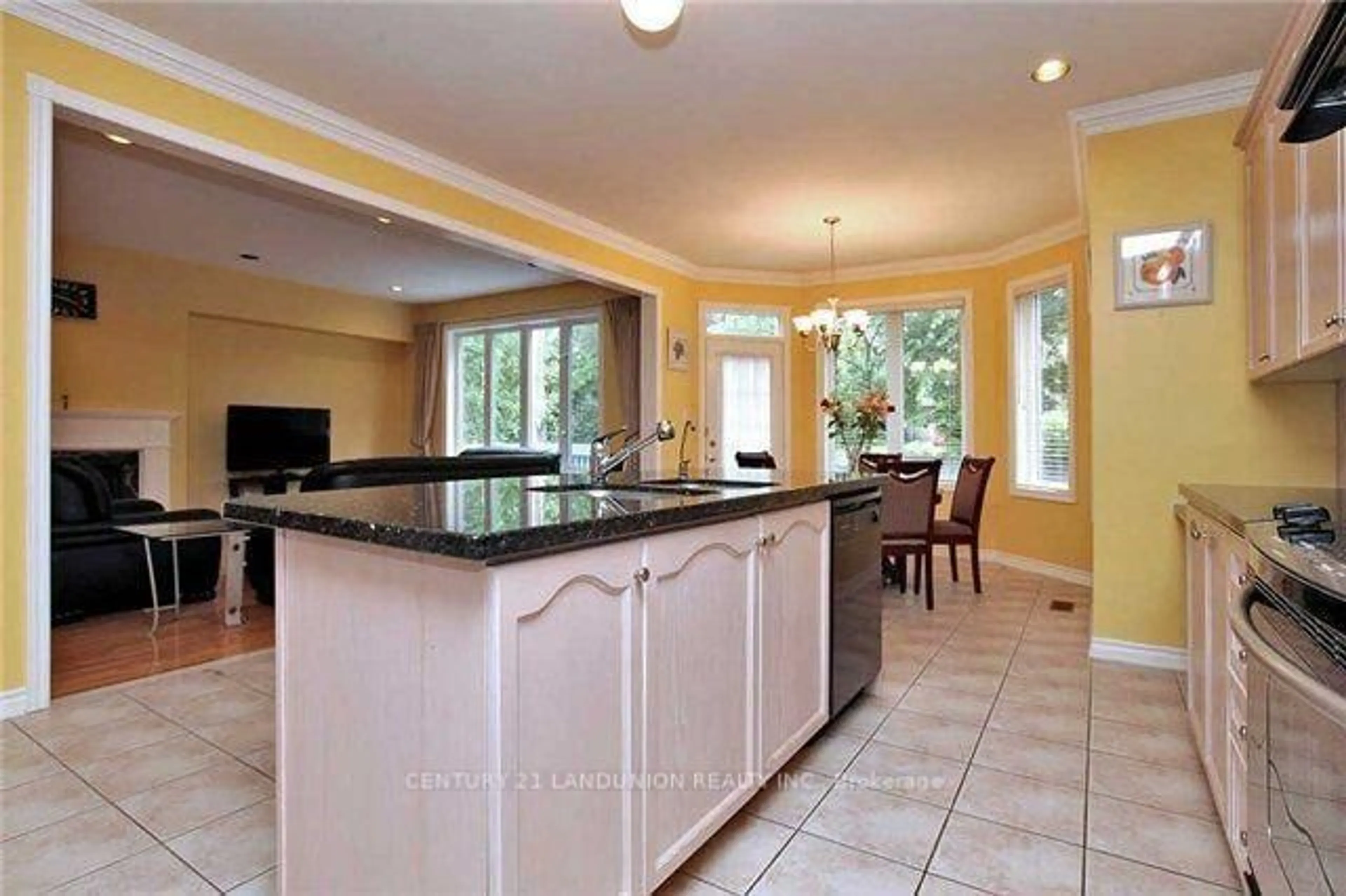 Open concept kitchen, ceramic/tile floor for 81 Green Meadows Circ, Toronto Ontario M2J 5G6
