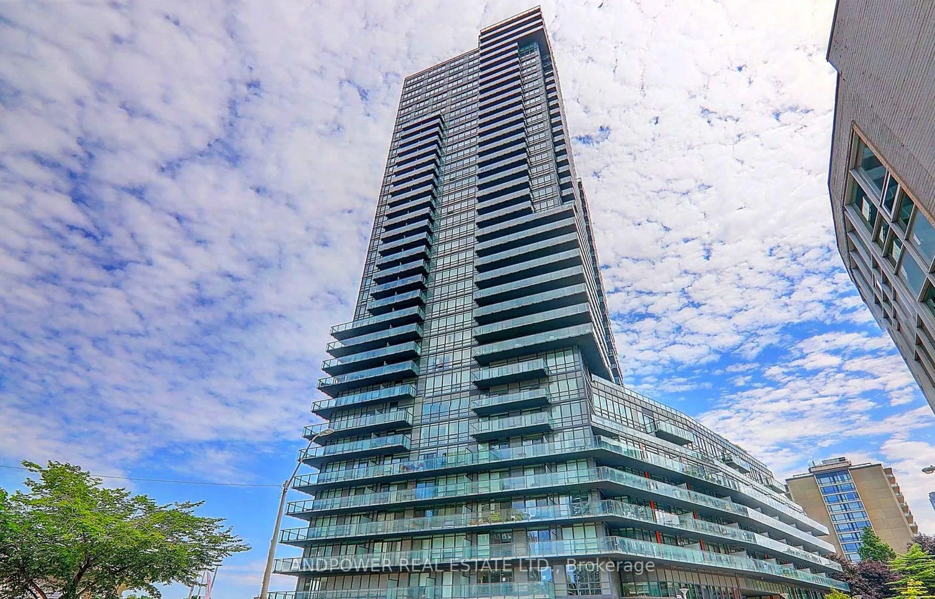 Indoor foyer for 825 Church St #1801, Toronto Ontario M4W 3Z4