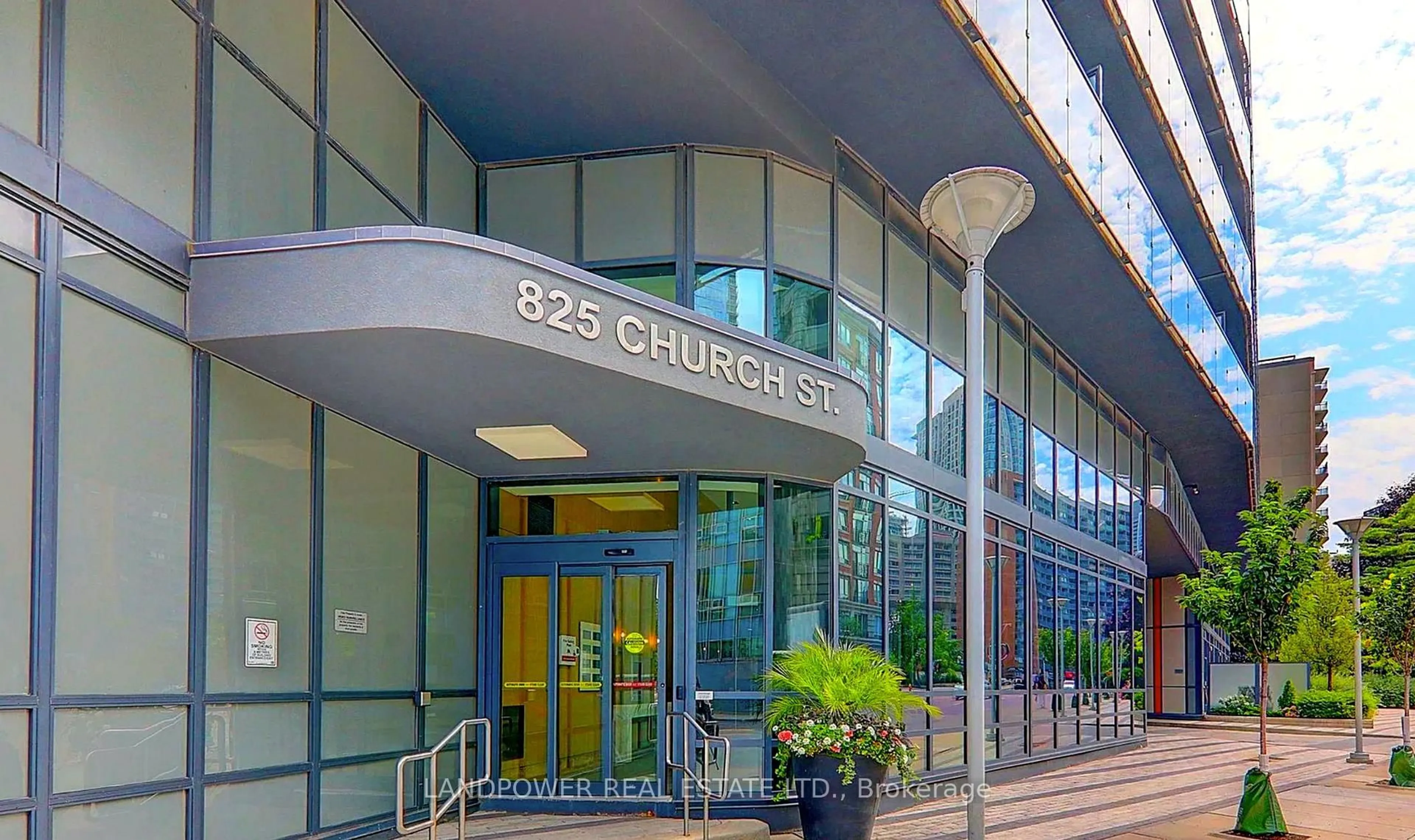 Indoor foyer for 825 Church St #1801, Toronto Ontario M4W 3Z4