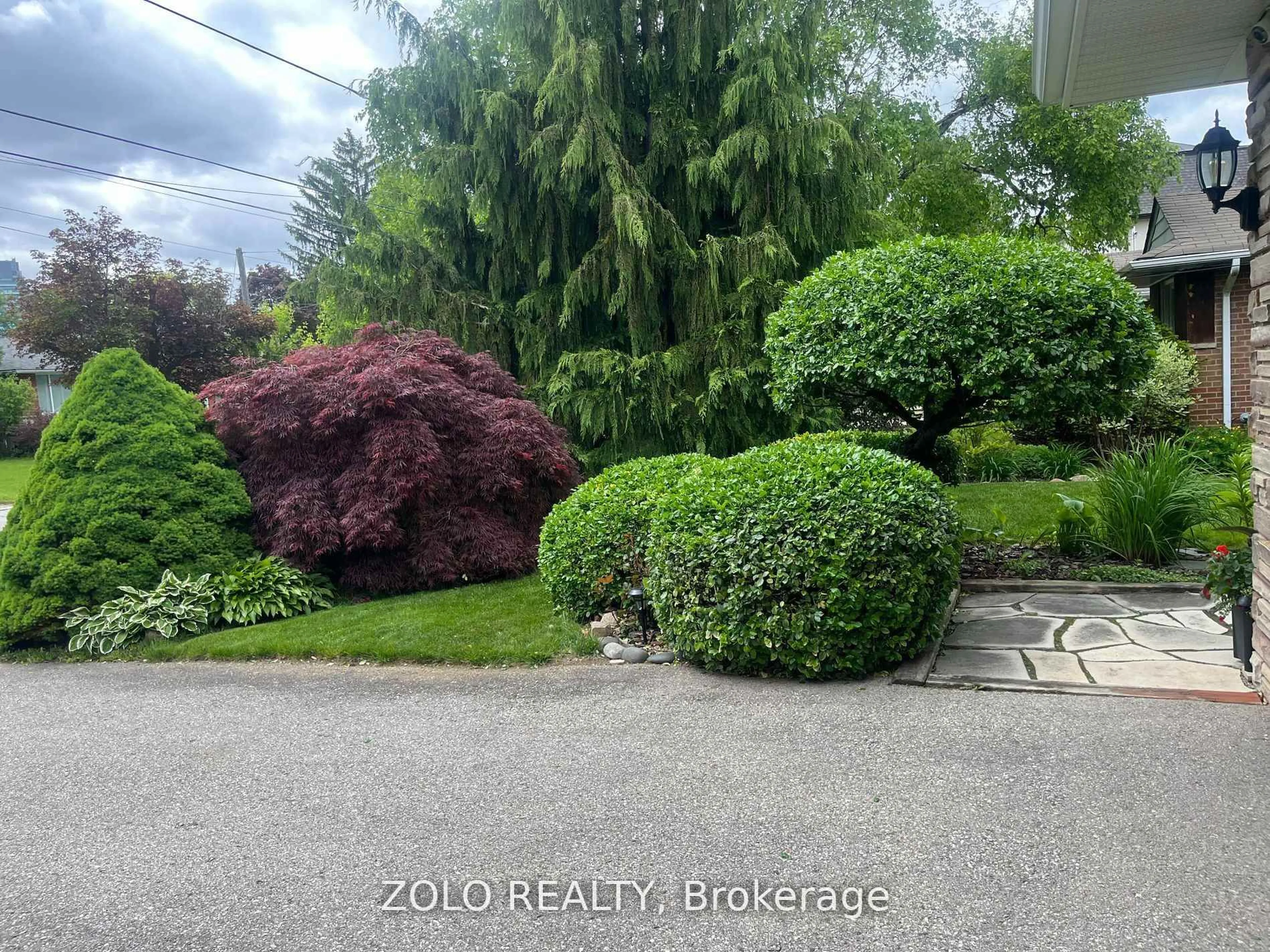 Patio, street for 32 Revcoe Dr, Toronto Ontario M2M 2B8