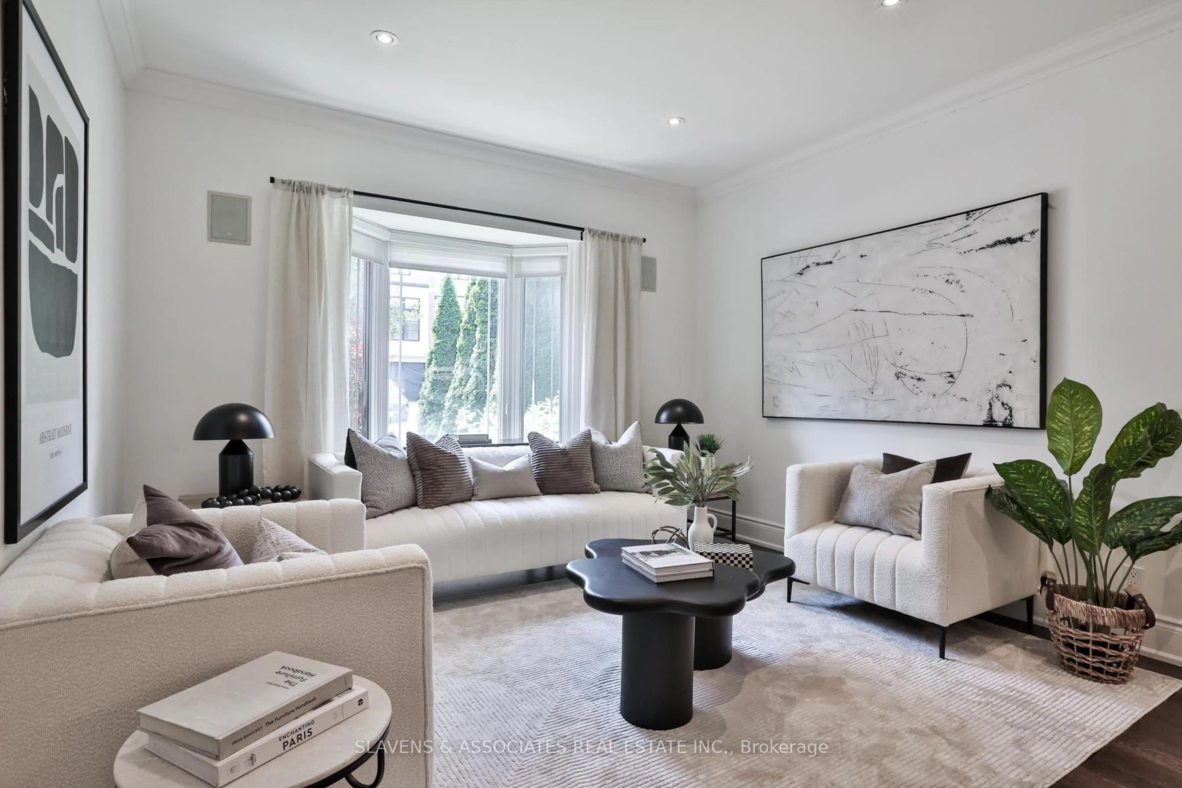 Living room with furniture, unknown for 220 Ava Rd, Toronto Ontario M6C 1X1