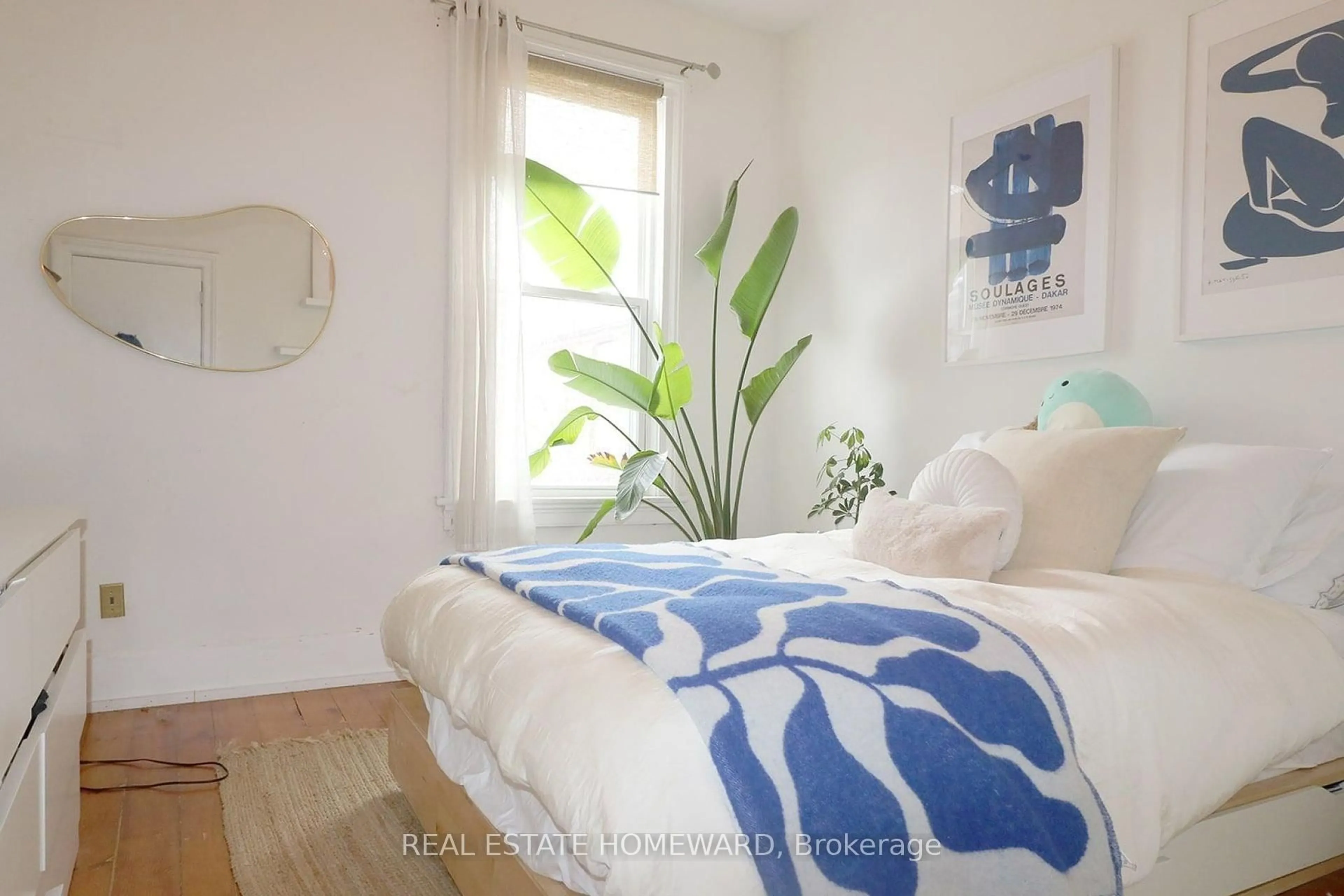 Bedroom with bed, unknown for 118 Huron St, Toronto Ontario M5T 2B2
