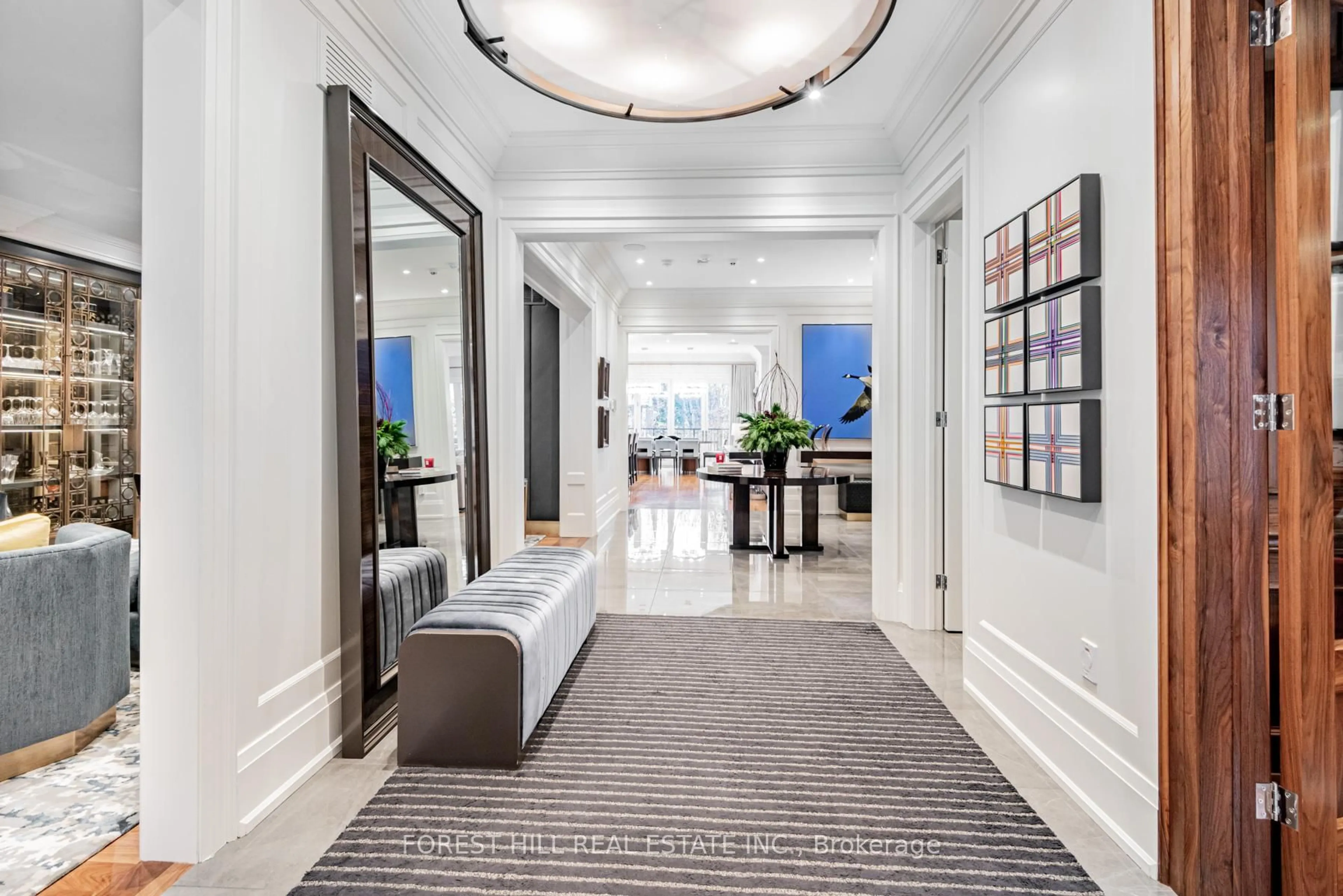 Indoor foyer for 9 Dewbourne Ave, Toronto Ontario M5P 1Z1