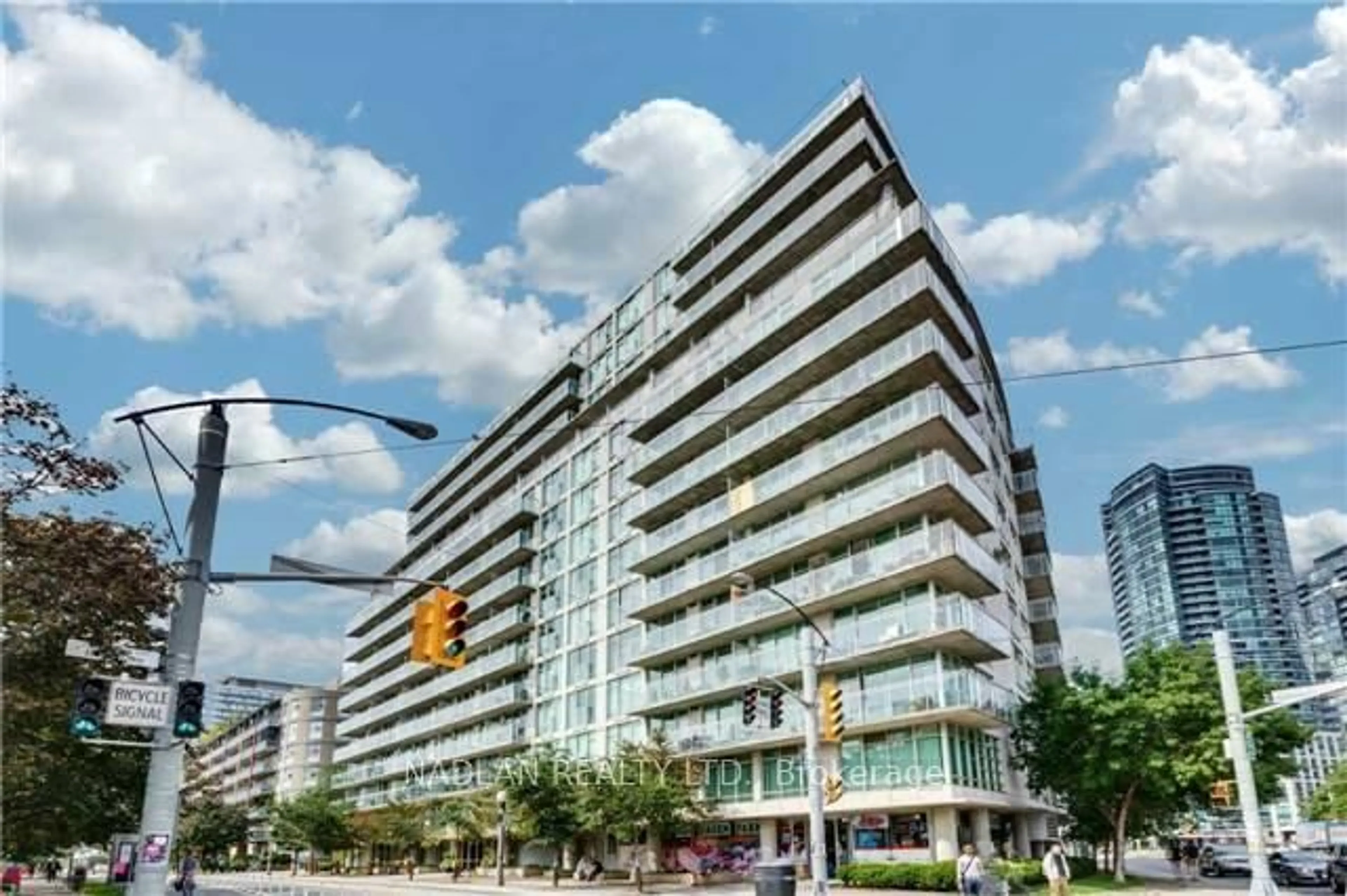 Unknown for 650 Queens Quay #305, Toronto Ontario M5V 3N2