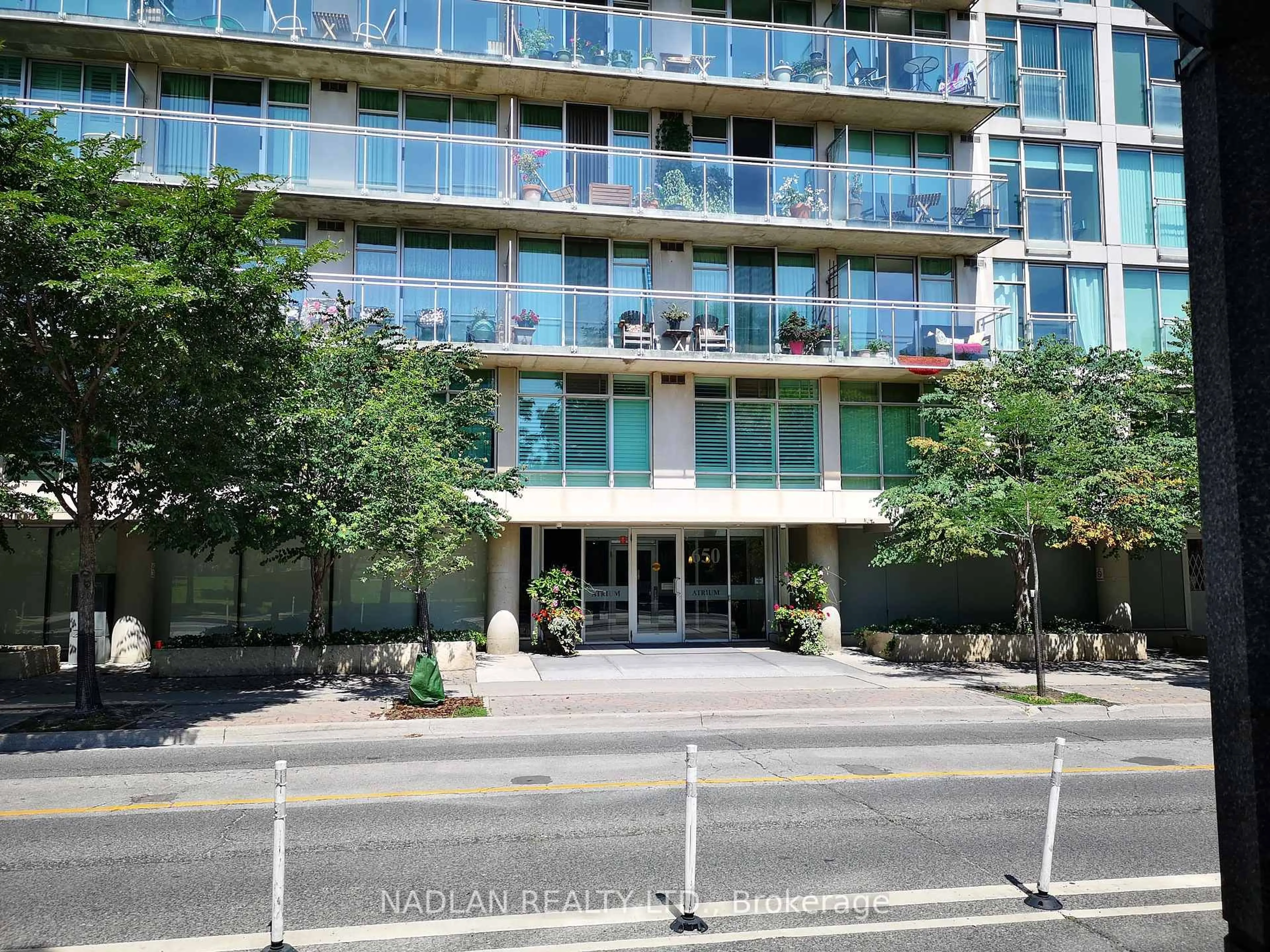 Indoor foyer for 650 Queens Quay #305, Toronto Ontario M5V 3N2