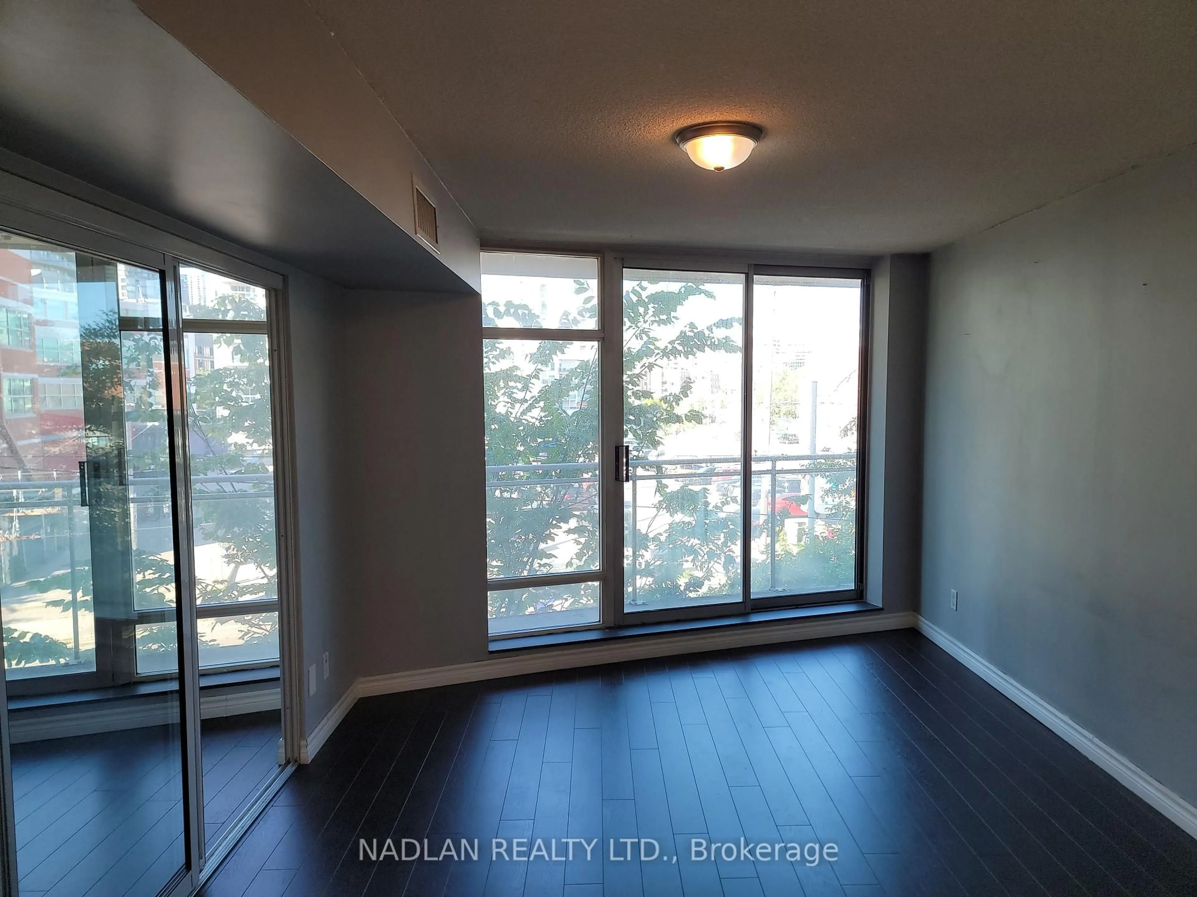 A pic of a room for 650 Queens Quay #305, Toronto Ontario M5V 3N2