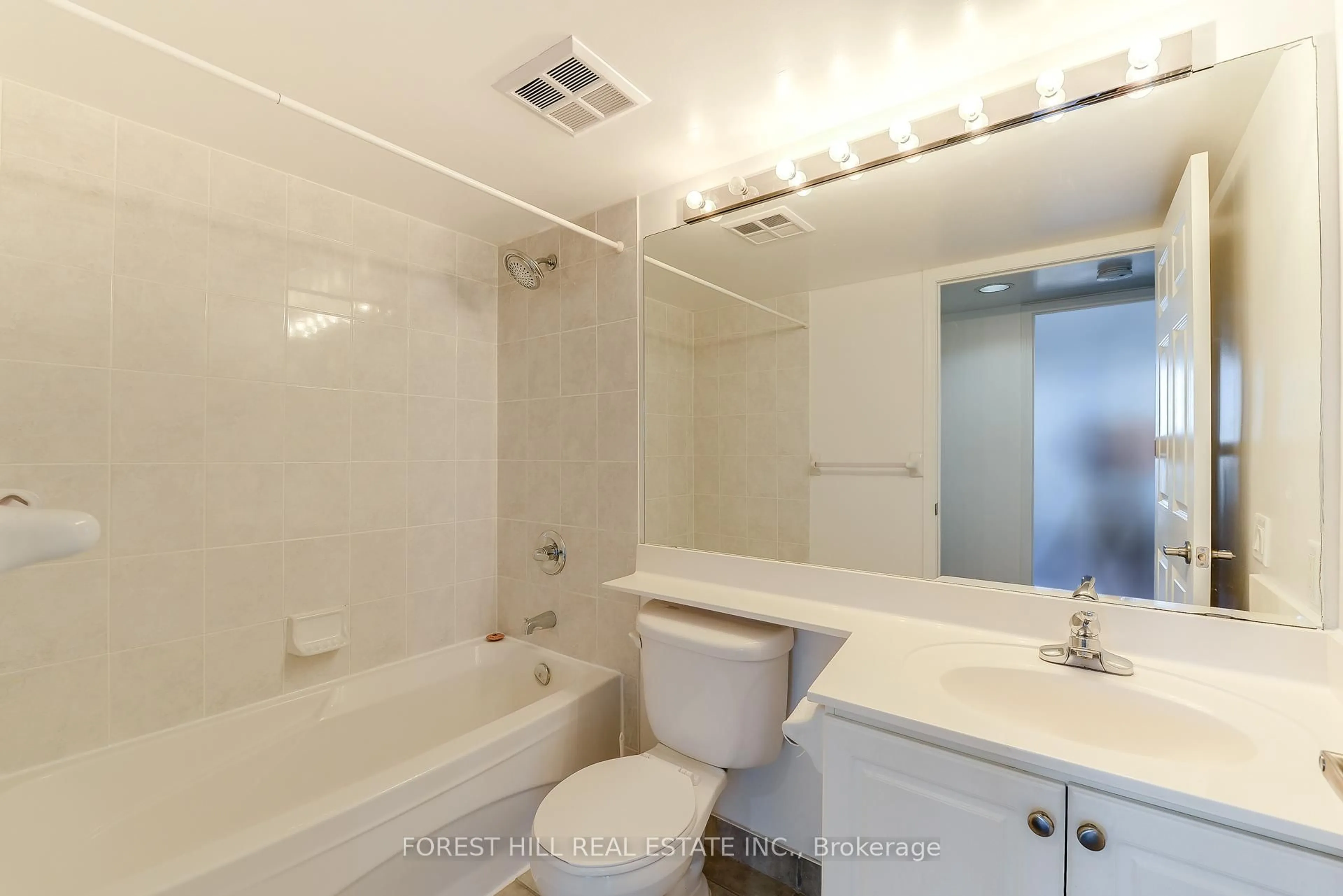 Standard bathroom, ceramic/tile floor for 153 Beecroft Rd #2711, Toronto Ontario M2N 7C5