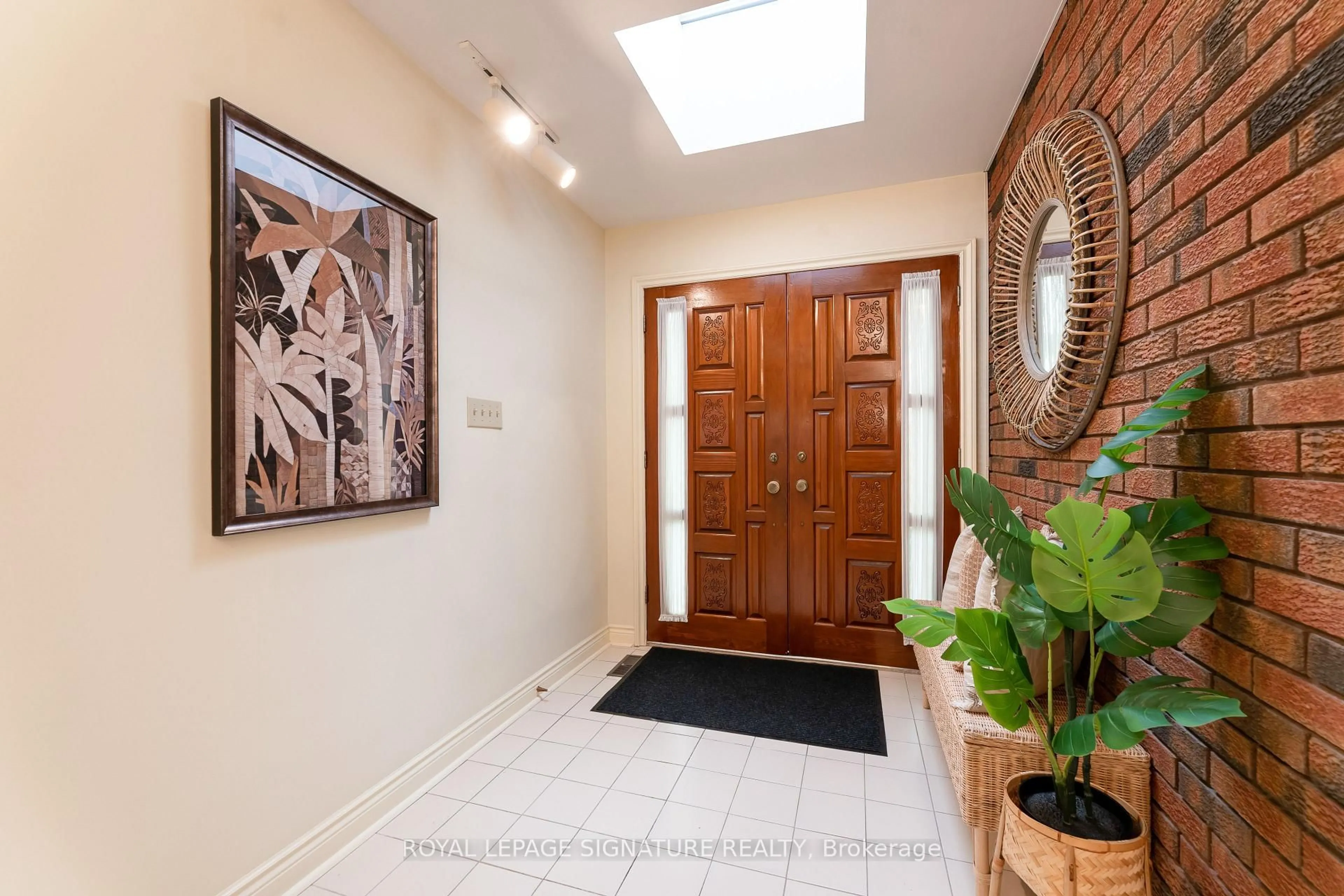 Indoor foyer for 34 O'Meara Crt, Toronto Ontario M2J 4Y9