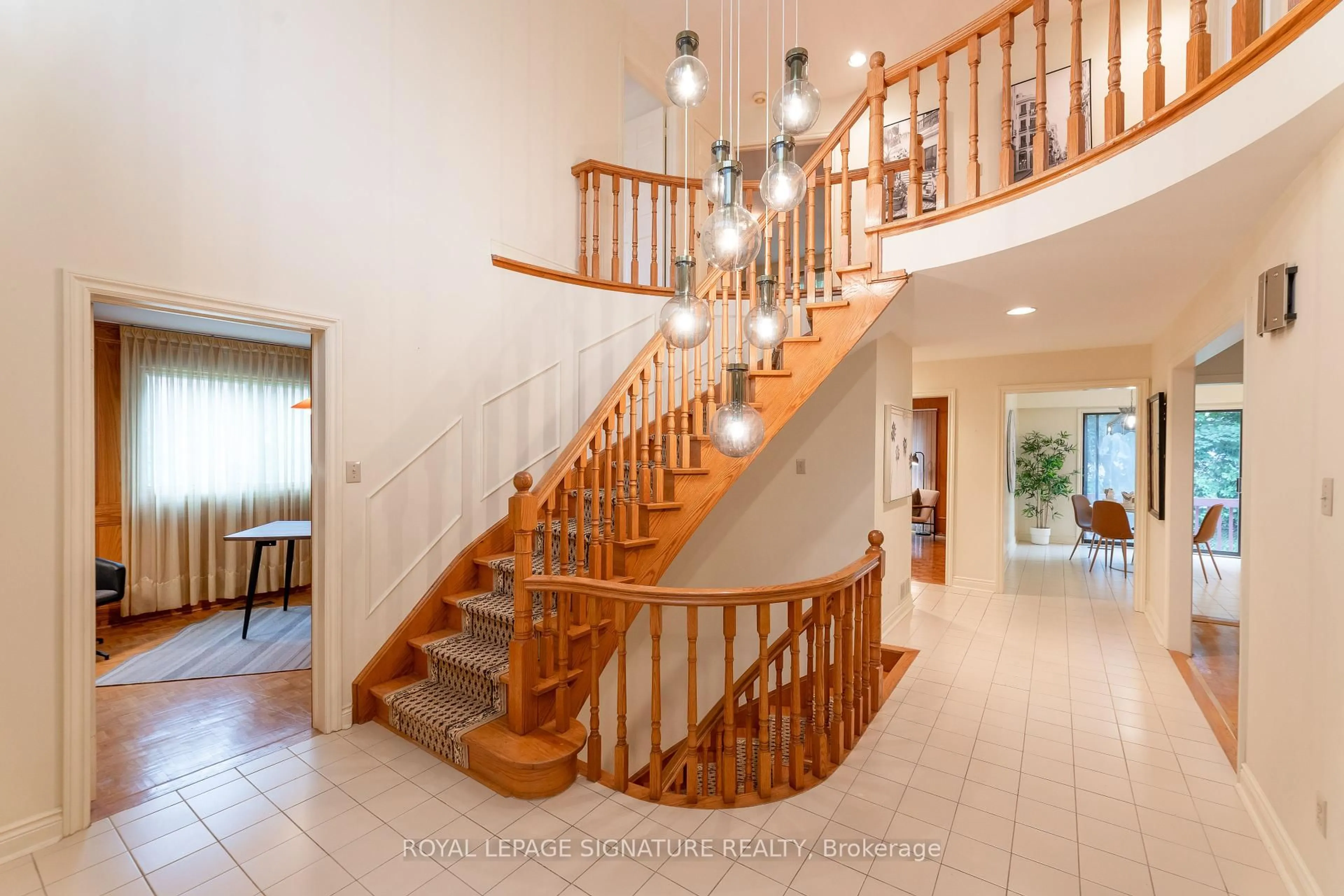 Indoor foyer for 34 O'Meara Crt, Toronto Ontario M2J 4Y9