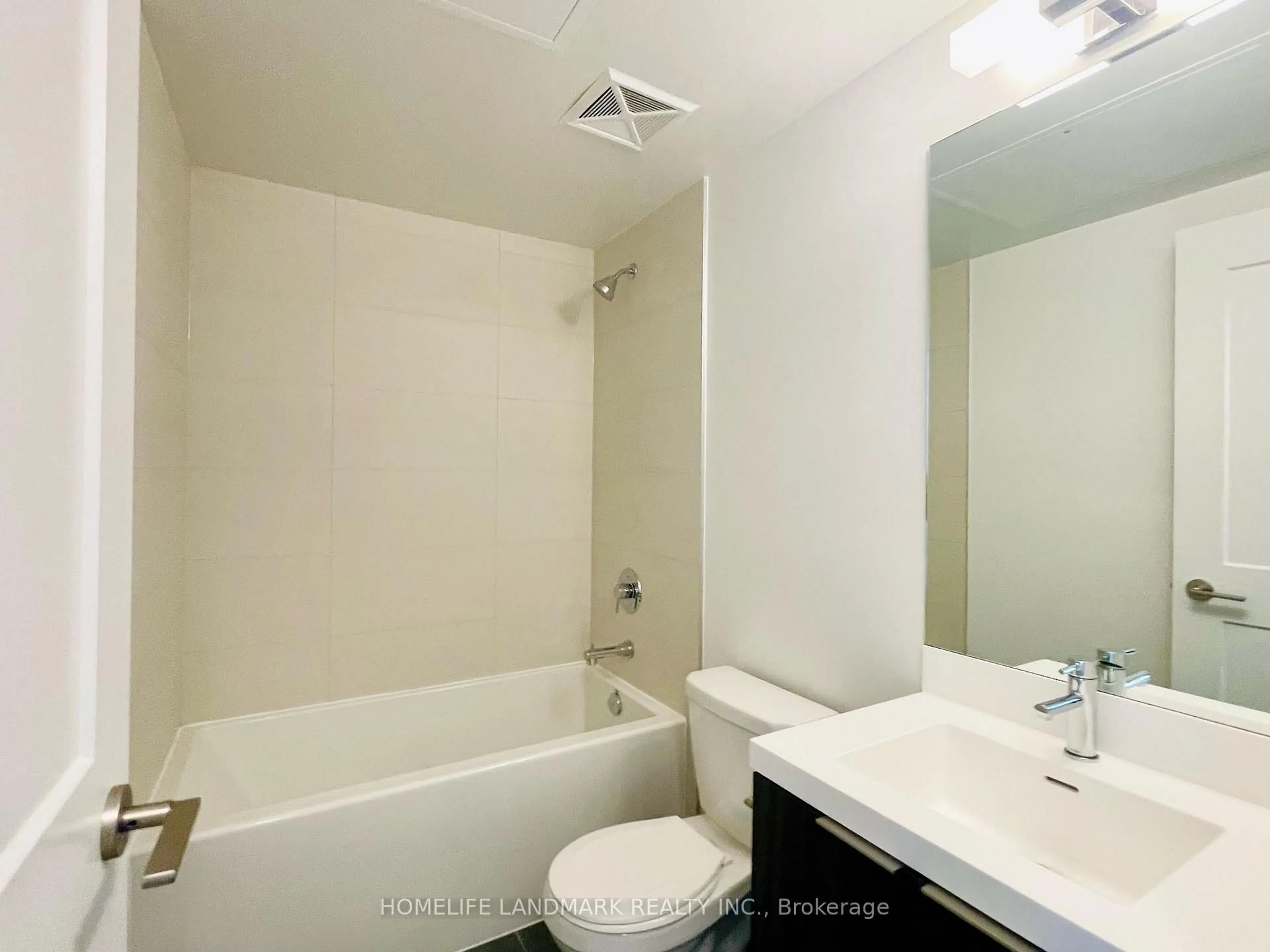 Standard bathroom, ceramic/tile floor for 8 Widmer St #1912, Toronto Ontario M5V 0W6
