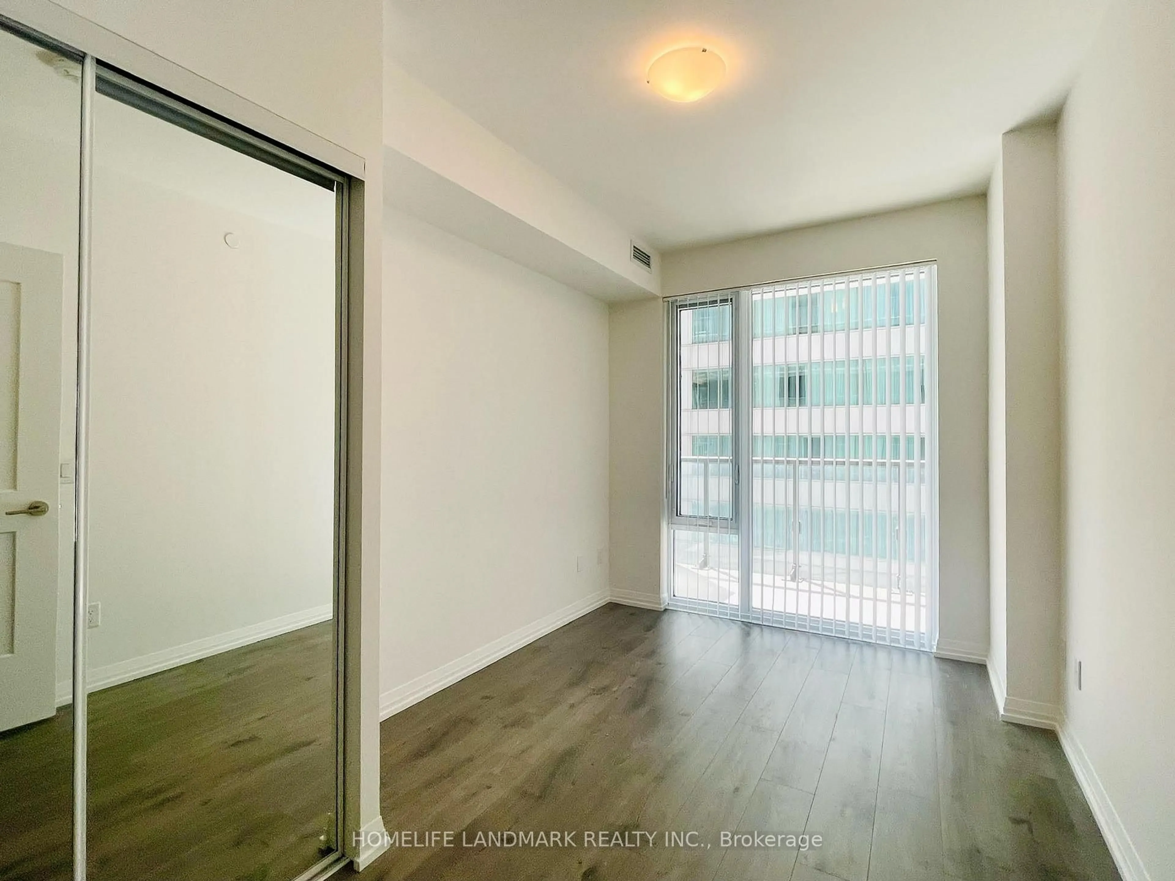 A pic of a room for 8 Widmer St #1912, Toronto Ontario M5V 0W6
