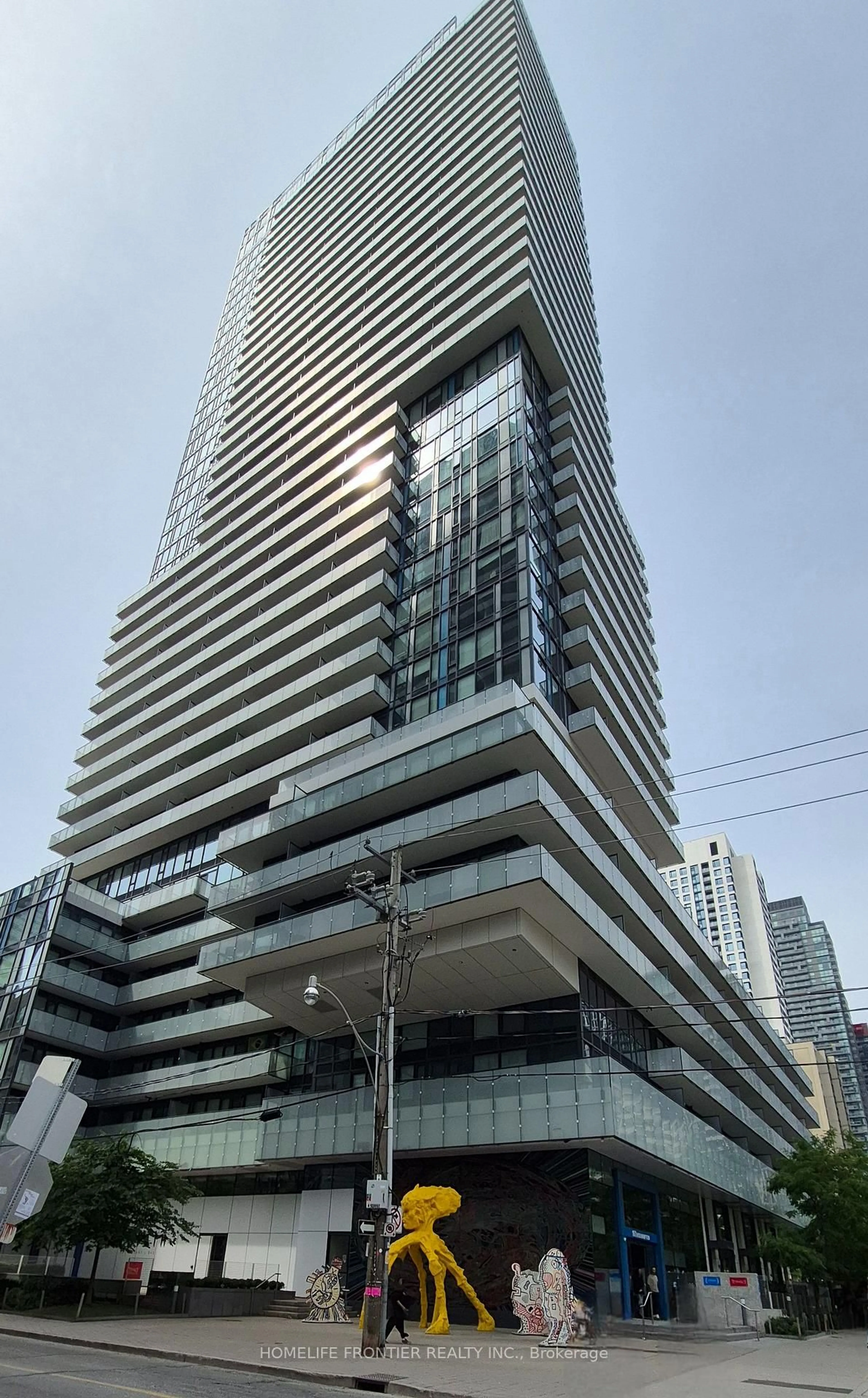 Indoor foyer for 161 Roehampton Ave #226, Toronto Ontario M4P 0C8