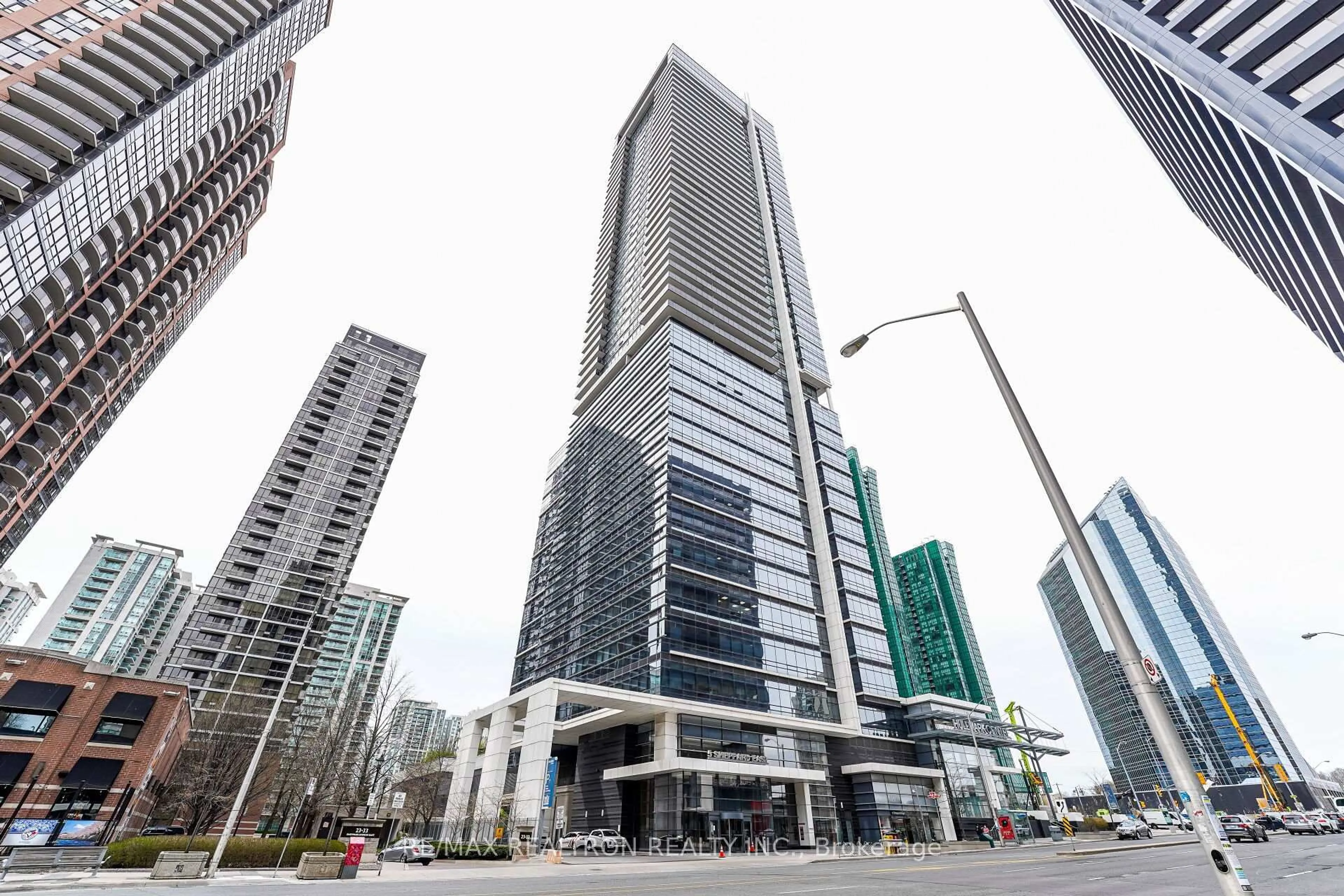 Indoor foyer for 5 Sheppard Ave #2020, Toronto Ontario M2N 0G4