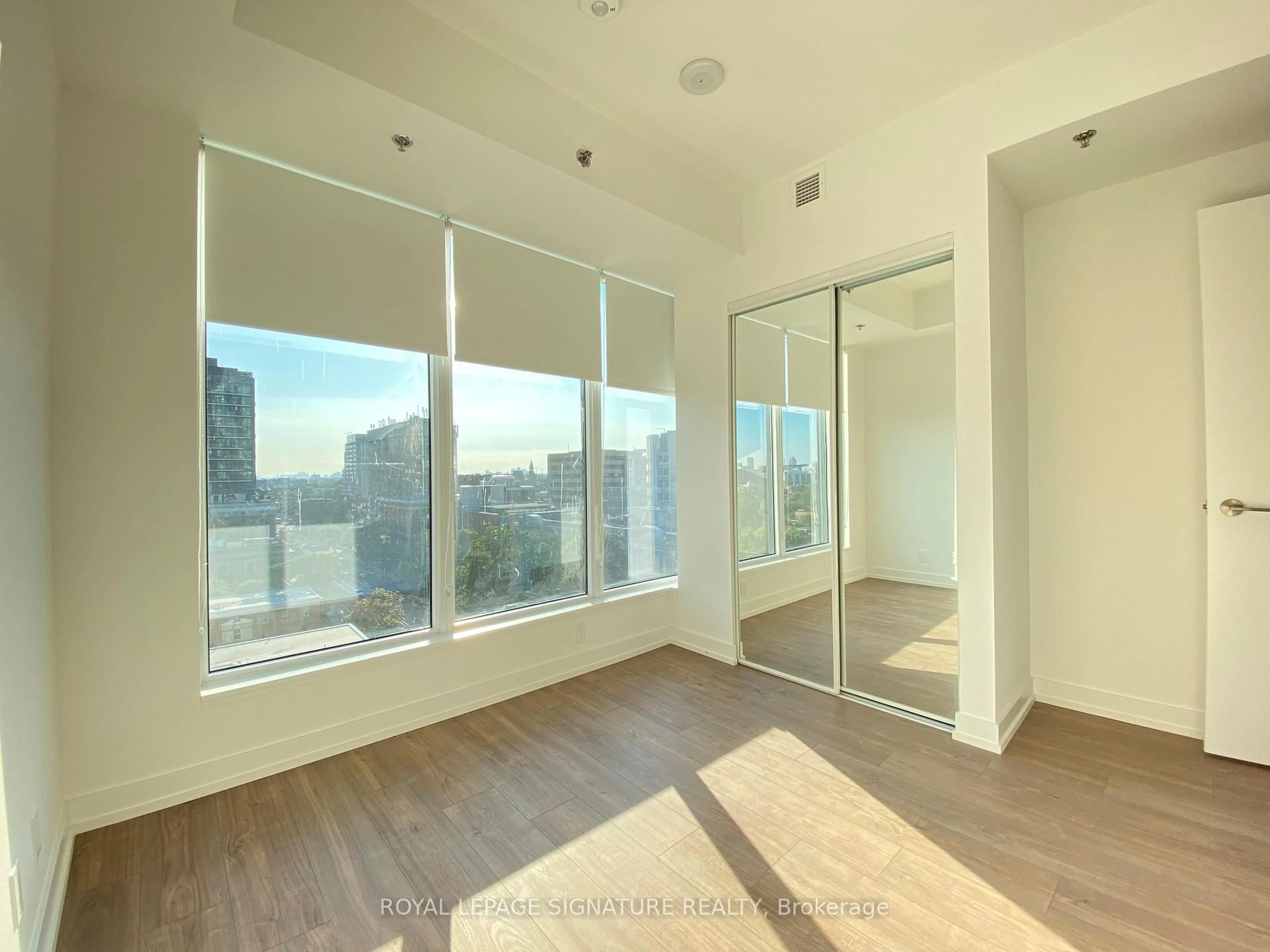 A pic of a room for 203 College St #903, Toronto Ontario M5T 1P9