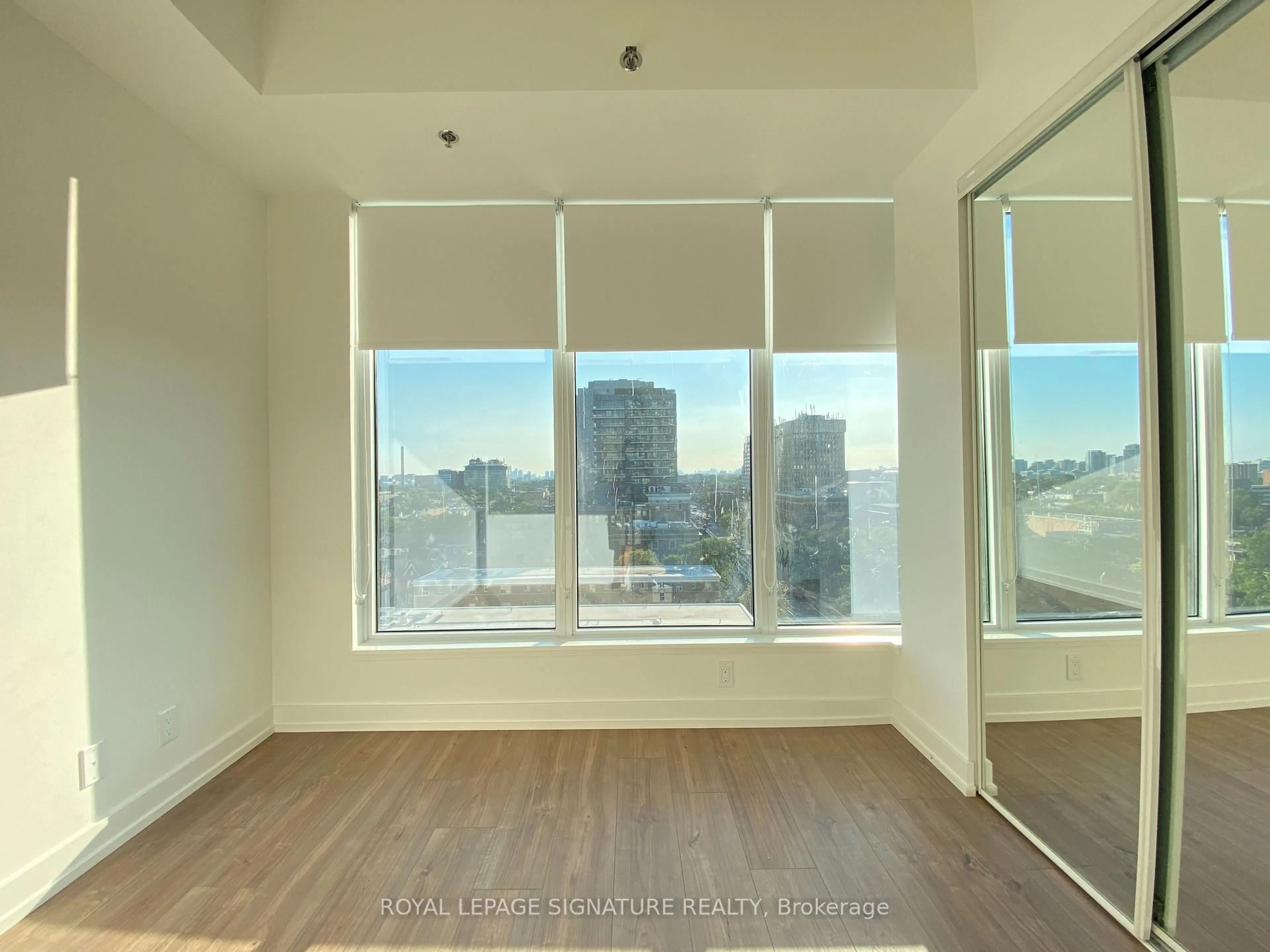 A pic of a room for 203 College St #903, Toronto Ontario M5T 1P9