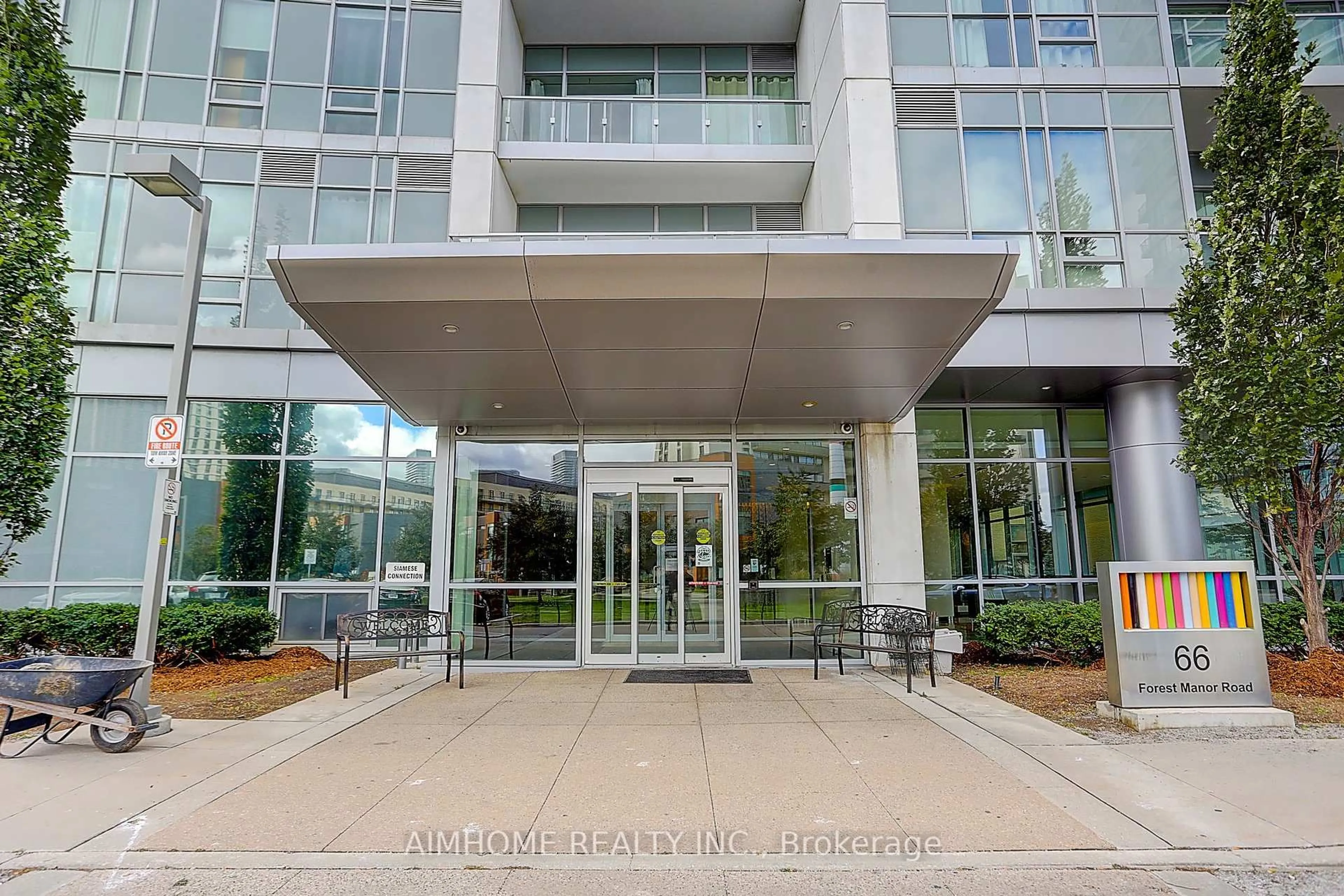 Indoor foyer for 66 Forest Manor Rd #2706, Toronto Ontario M2J 0B7
