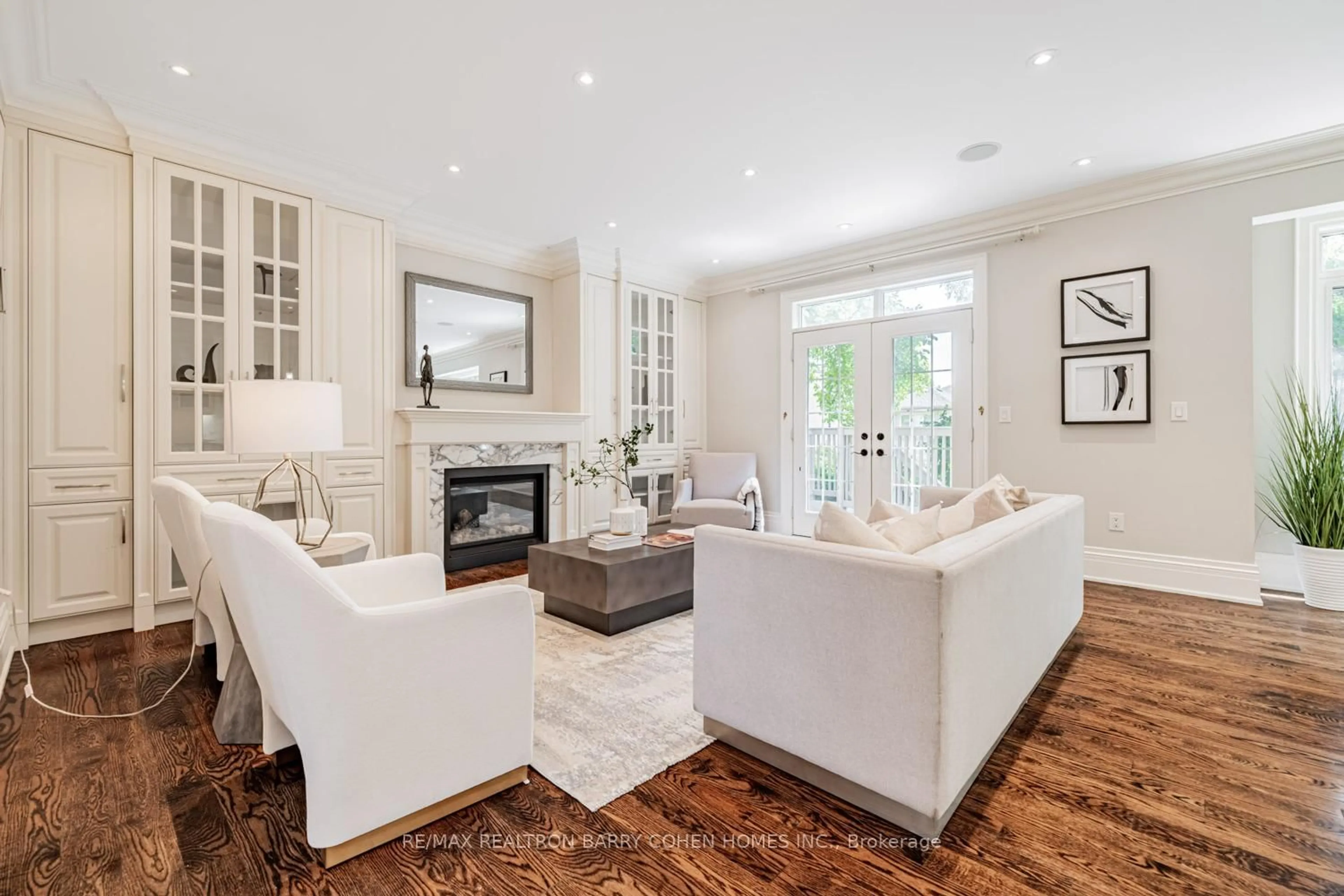 Living room with furniture, wood/laminate floor for 193 Bogert Ave, Toronto Ontario M2N 1L1
