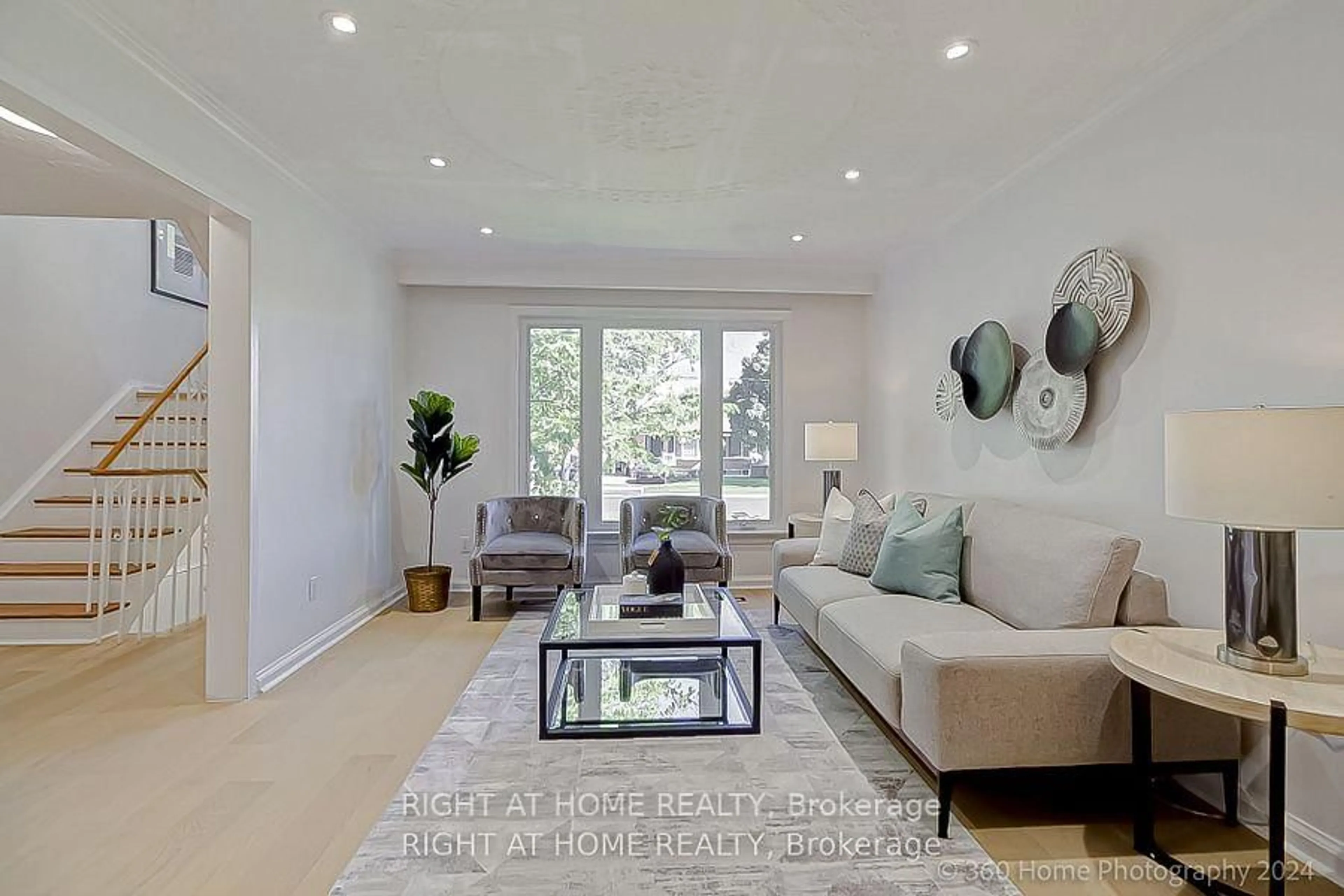 Living room with furniture, unknown for 28 wyndcliff Cres, Toronto Ontario M4A 2K2