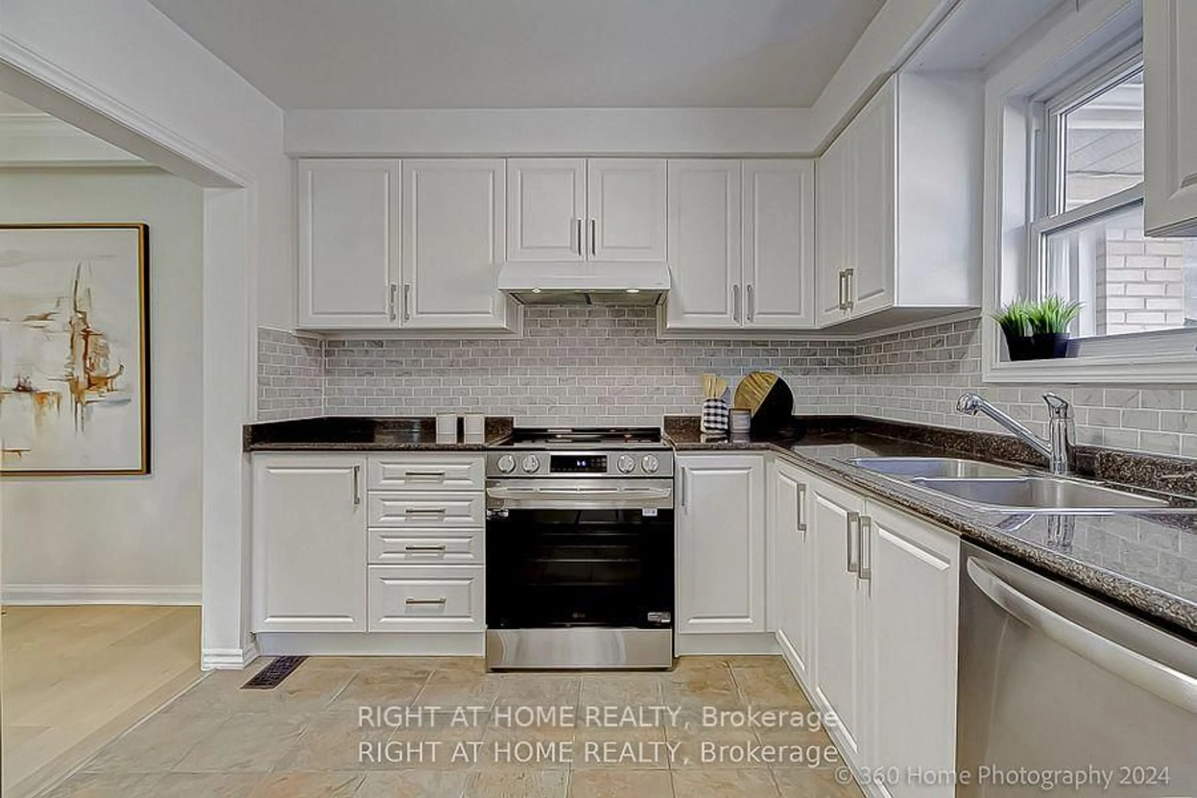 Standard kitchen, ceramic/tile floor for 28 wyndcliff Cres, Toronto Ontario M4A 2K2