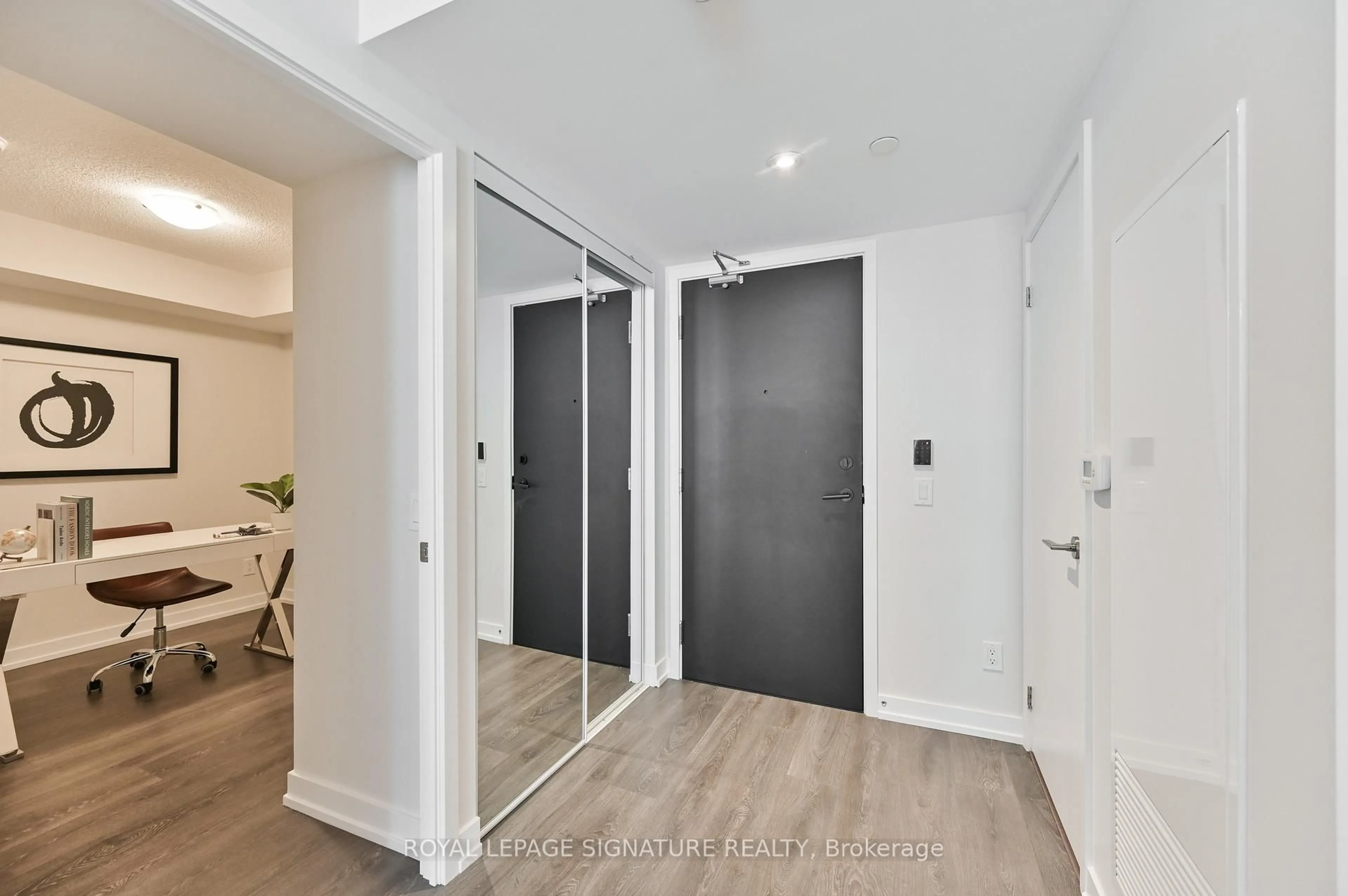 Indoor entryway for 125 Redpath Ave #606, Toronto Ontario M4S 0B5