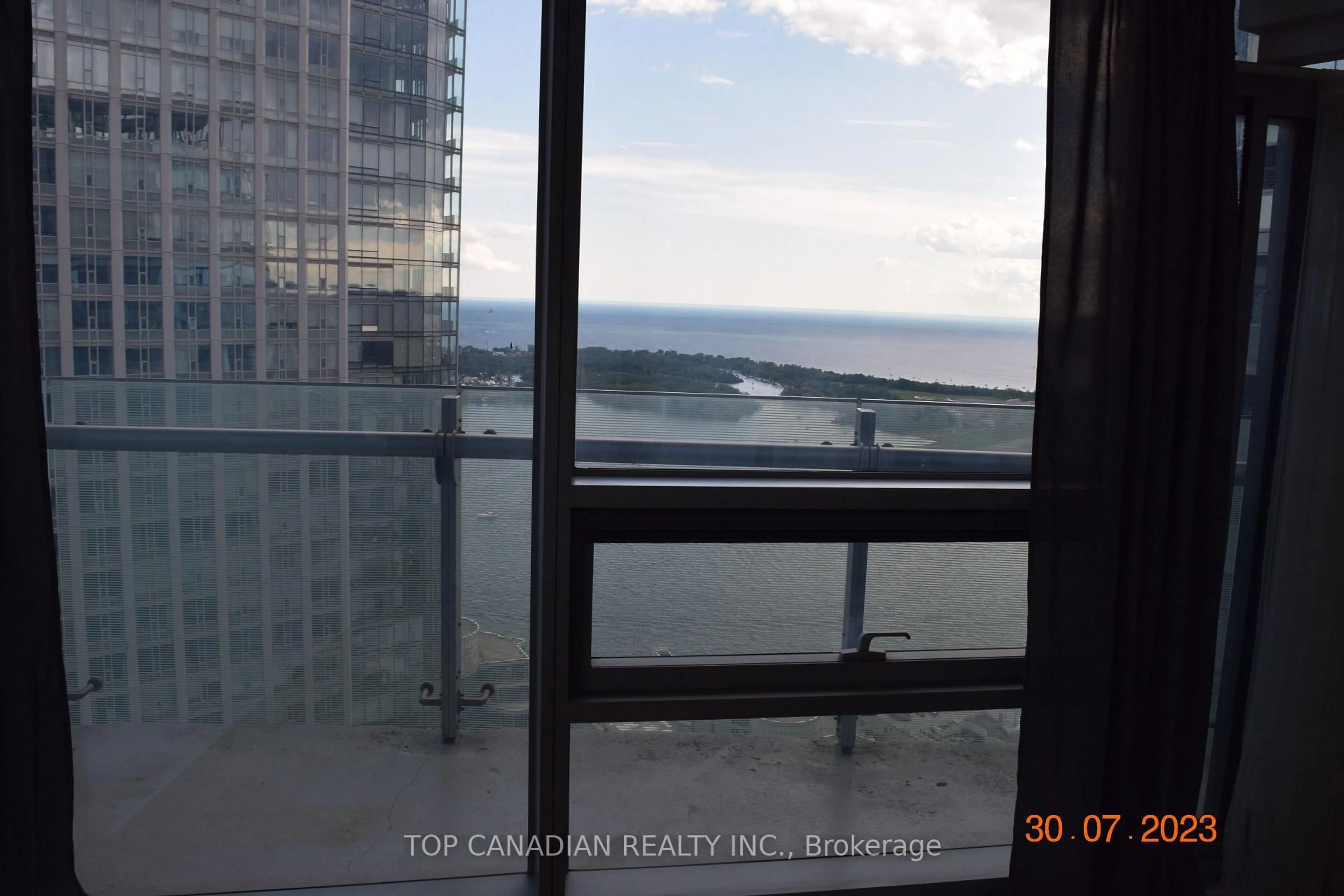 Unknown for 14 York St #5705, Toronto Ontario M5J 0B1