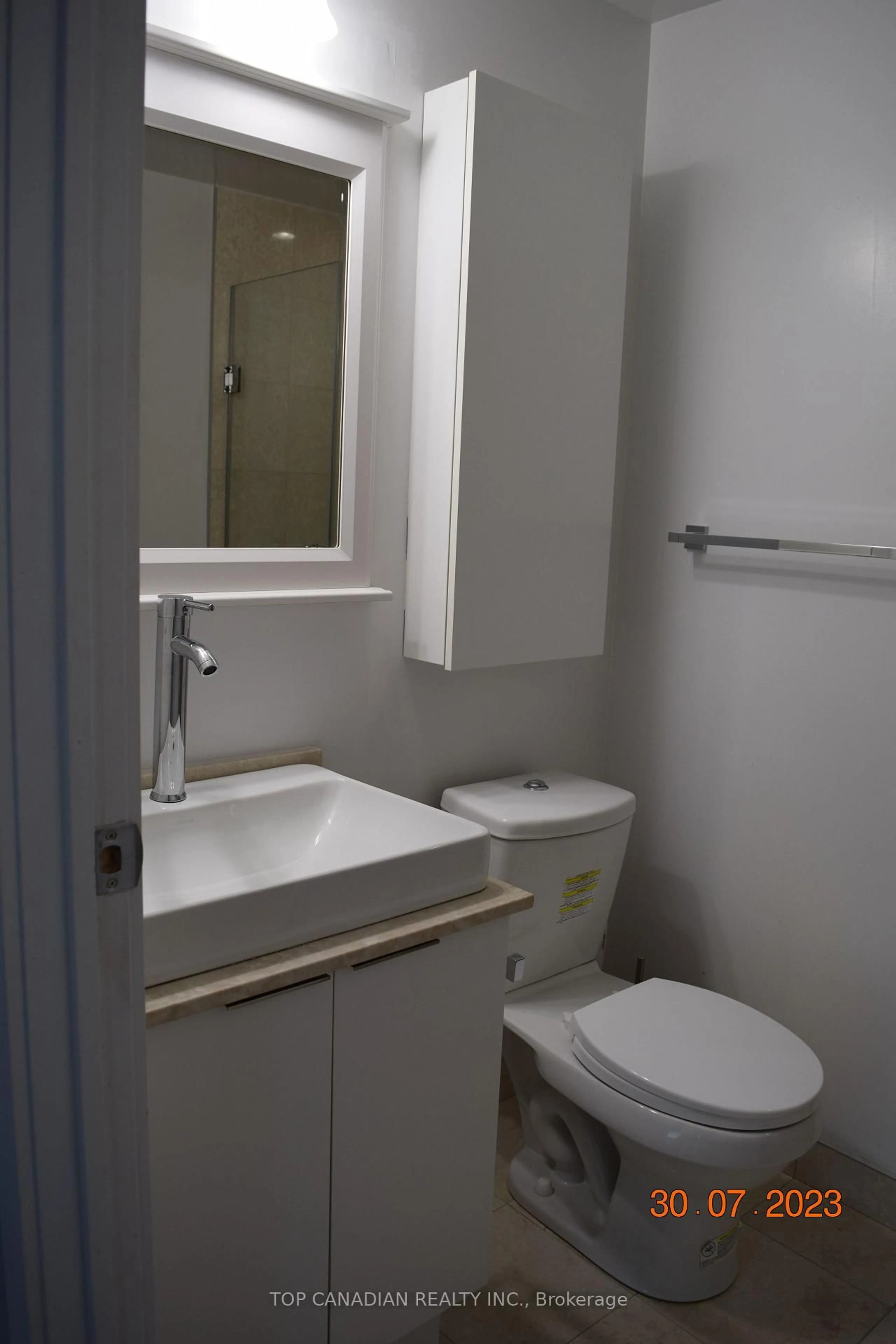 Standard bathroom, floor is not visible for 14 York St #5705, Toronto Ontario M5J 0B1