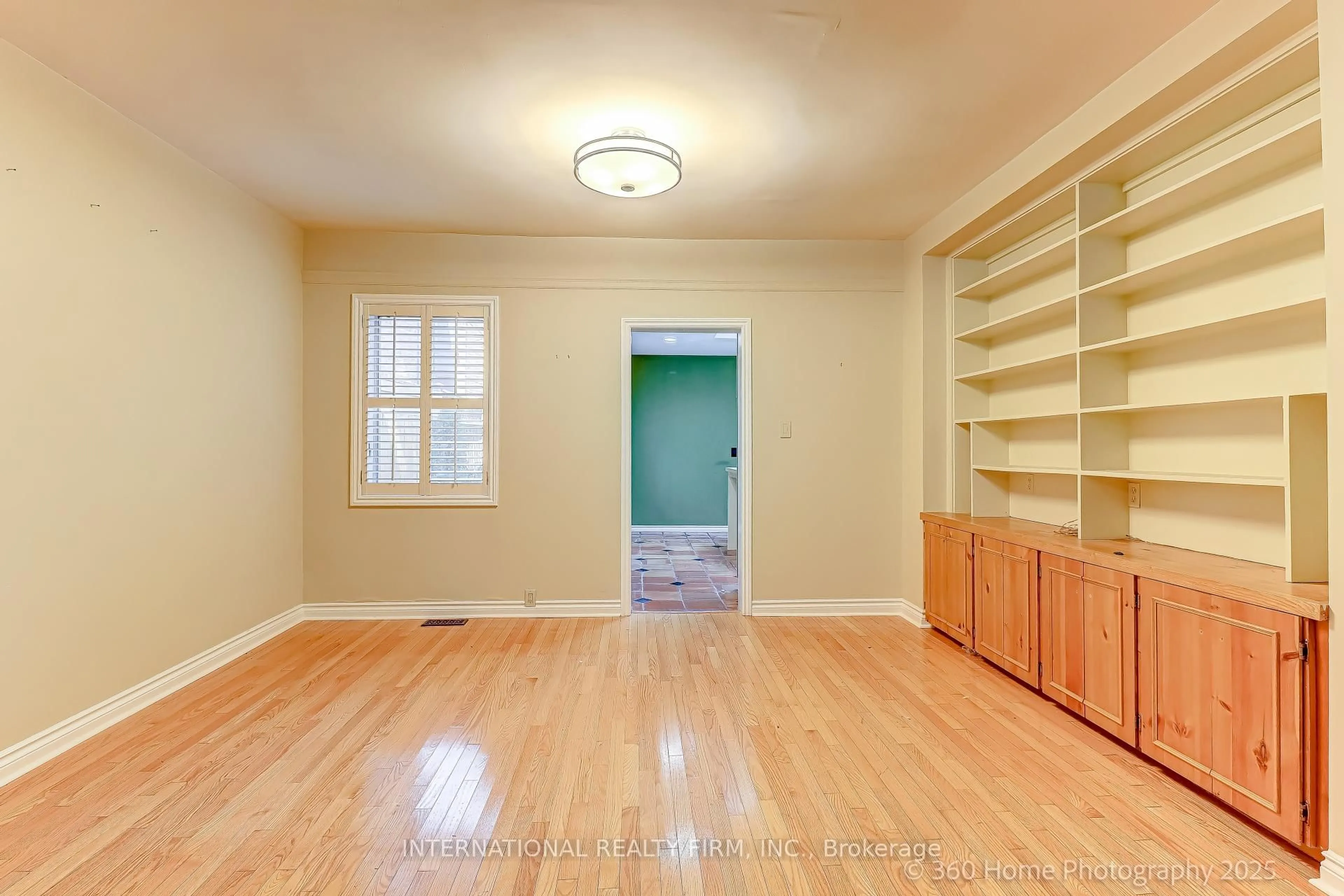 A pic of a room for 337 Glen Rd, Toronto Ontario M4W 2X4