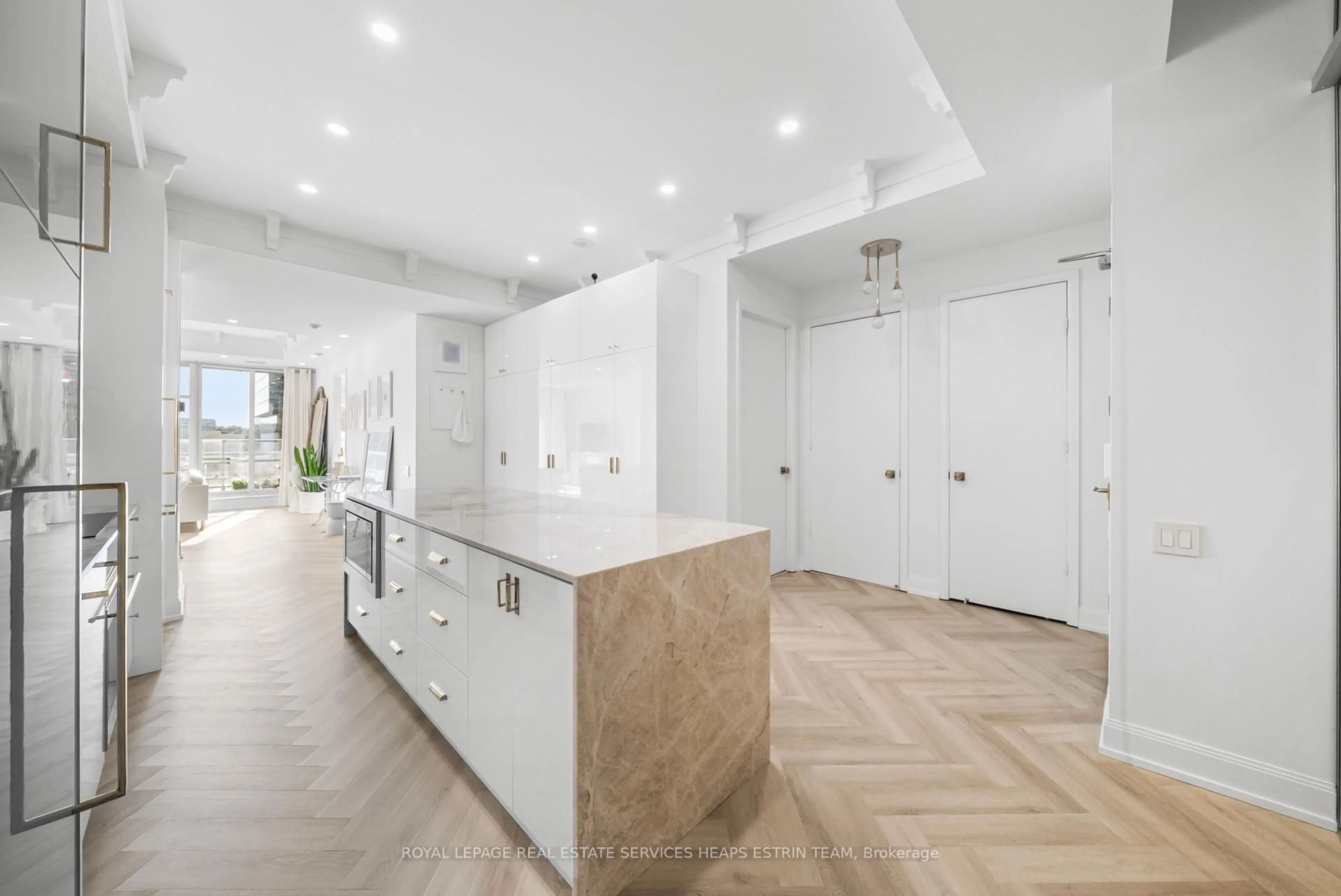 Open concept kitchen, ceramic/tile floor for 2181 Yonge St #409, Toronto Ontario M4S 3H7