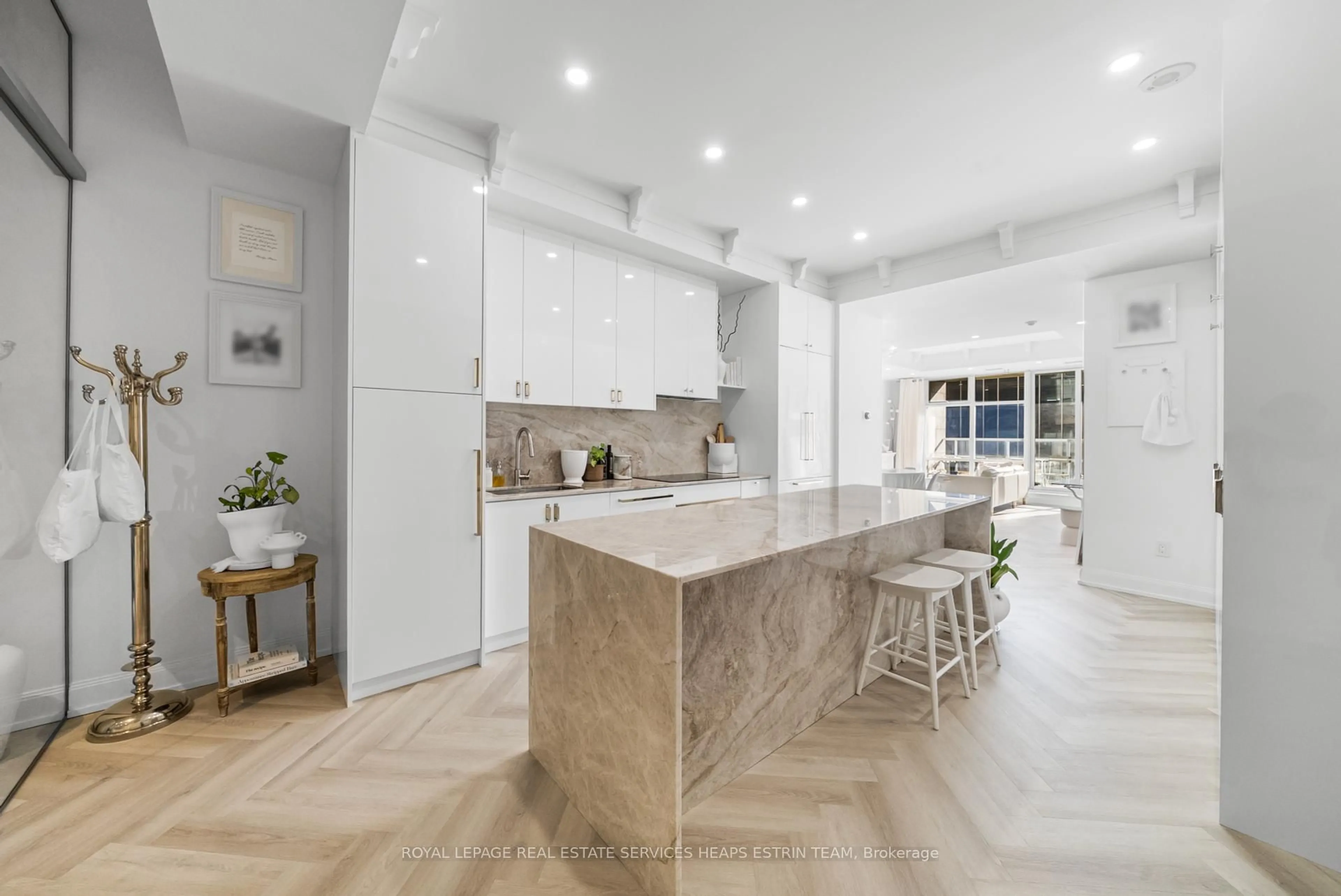Open concept kitchen, ceramic/tile floor for 2181 Yonge St #409, Toronto Ontario M4S 3H7