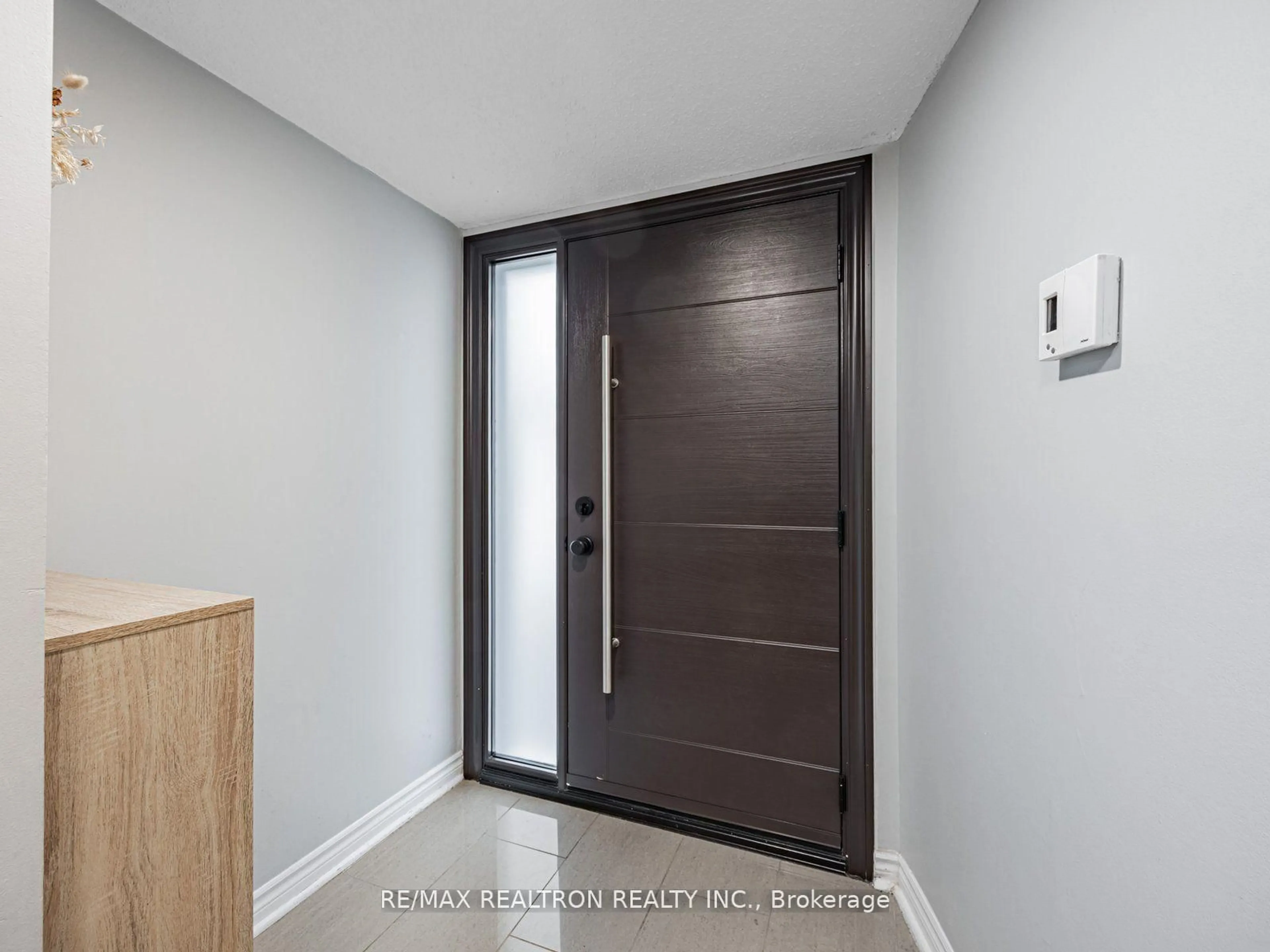 Indoor entryway for 2 Carol Wren Way, Toronto Ontario M2H 2Y6