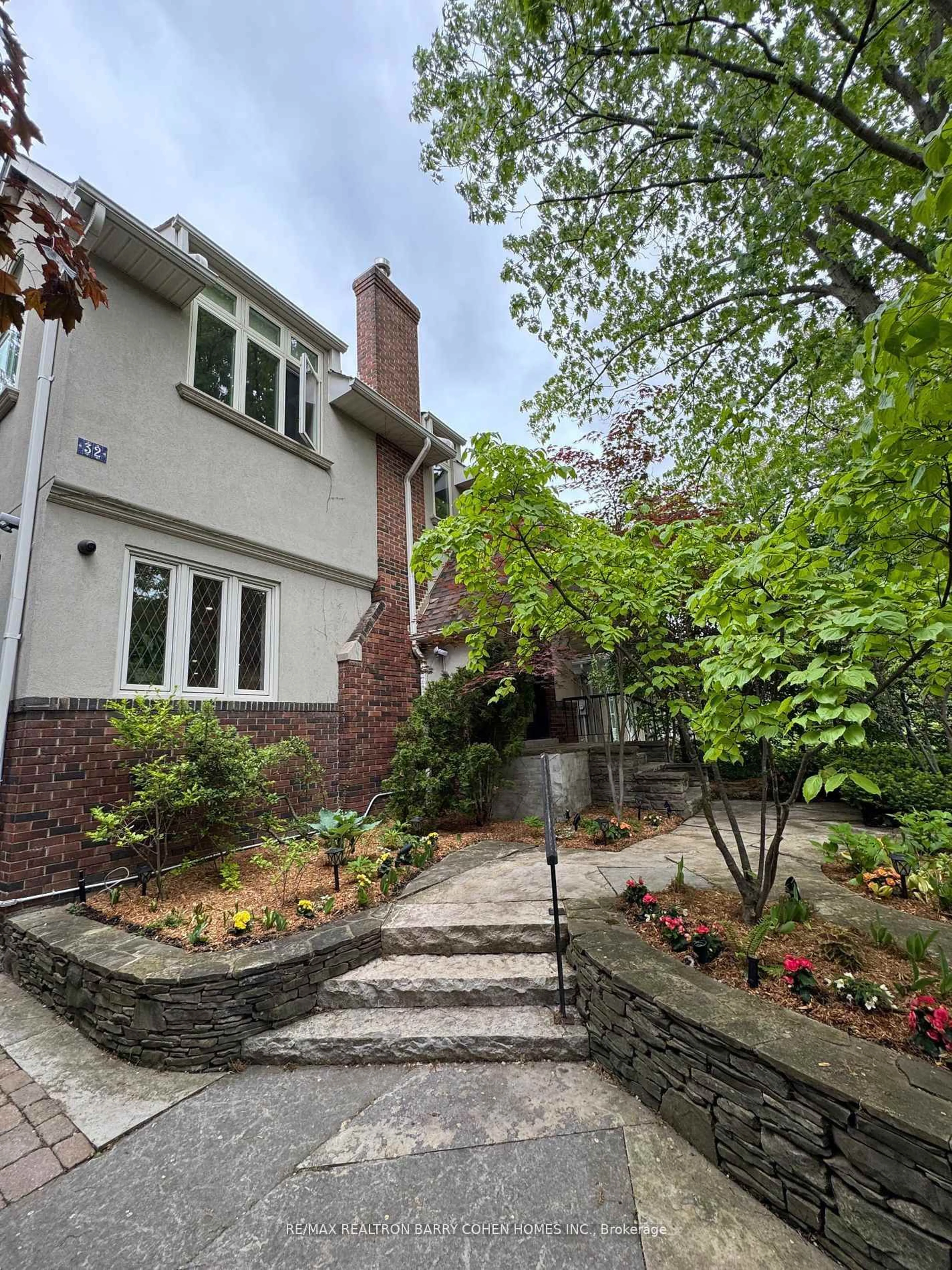 Unknown for 32 Beechwood Ave, Toronto Ontario M6N 4T1