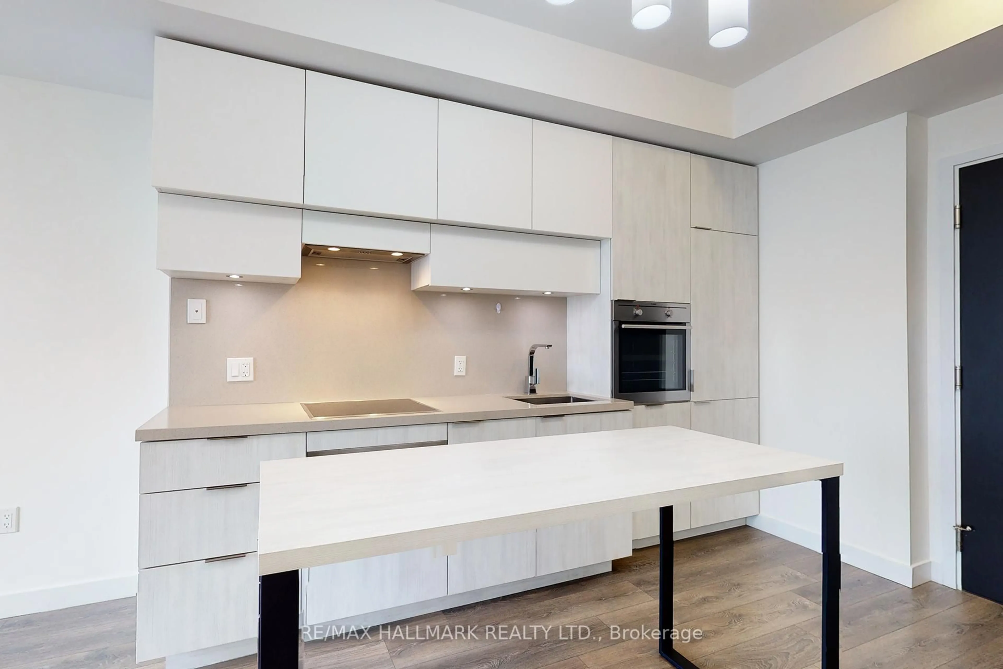 Unknown for 8 Eglinton Ave #4203, Toronto Ontario M4P 1A6