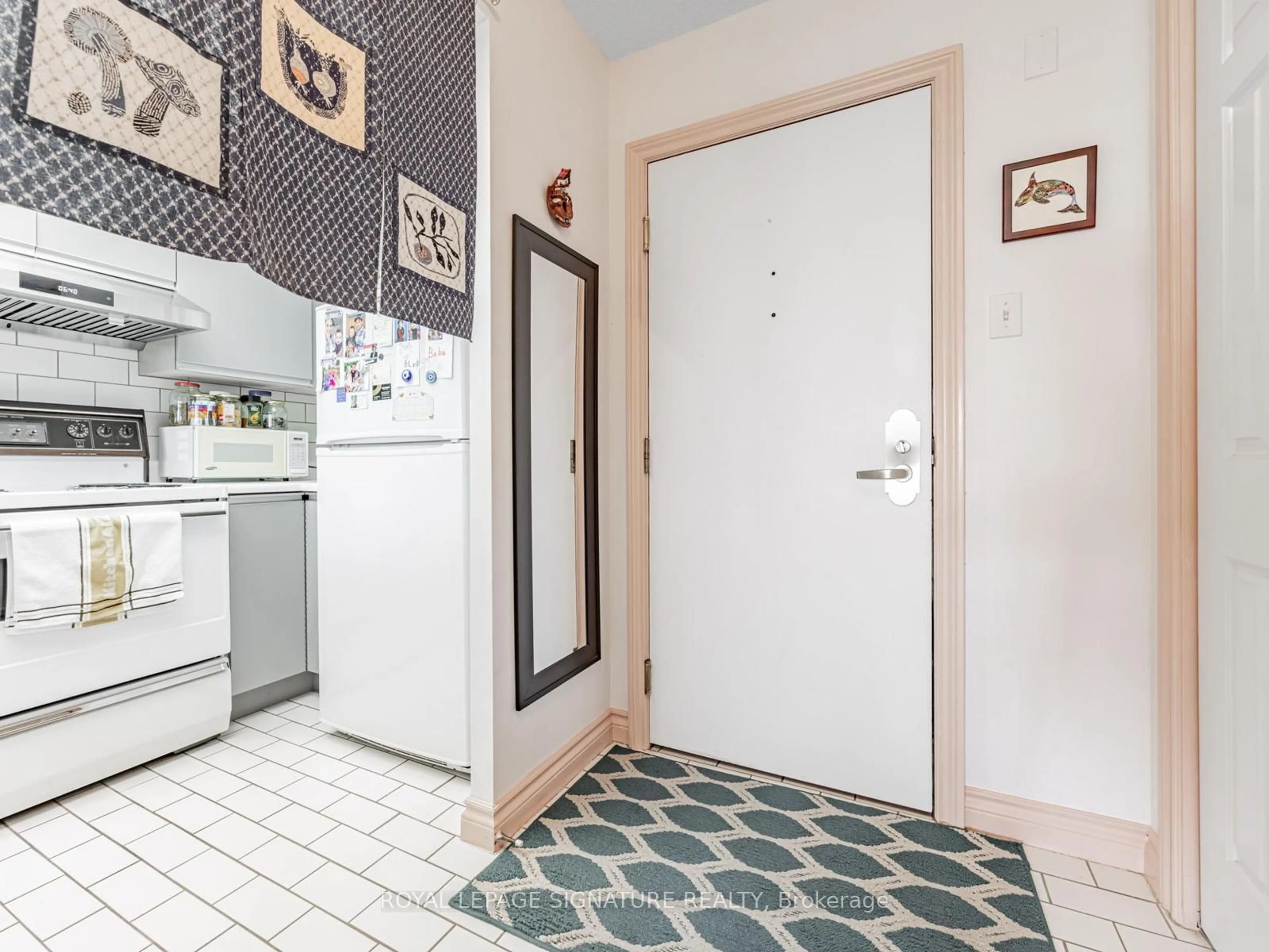 Indoor entryway for 1200 Don Mills Rd #503, Toronto Ontario M3B 3N8