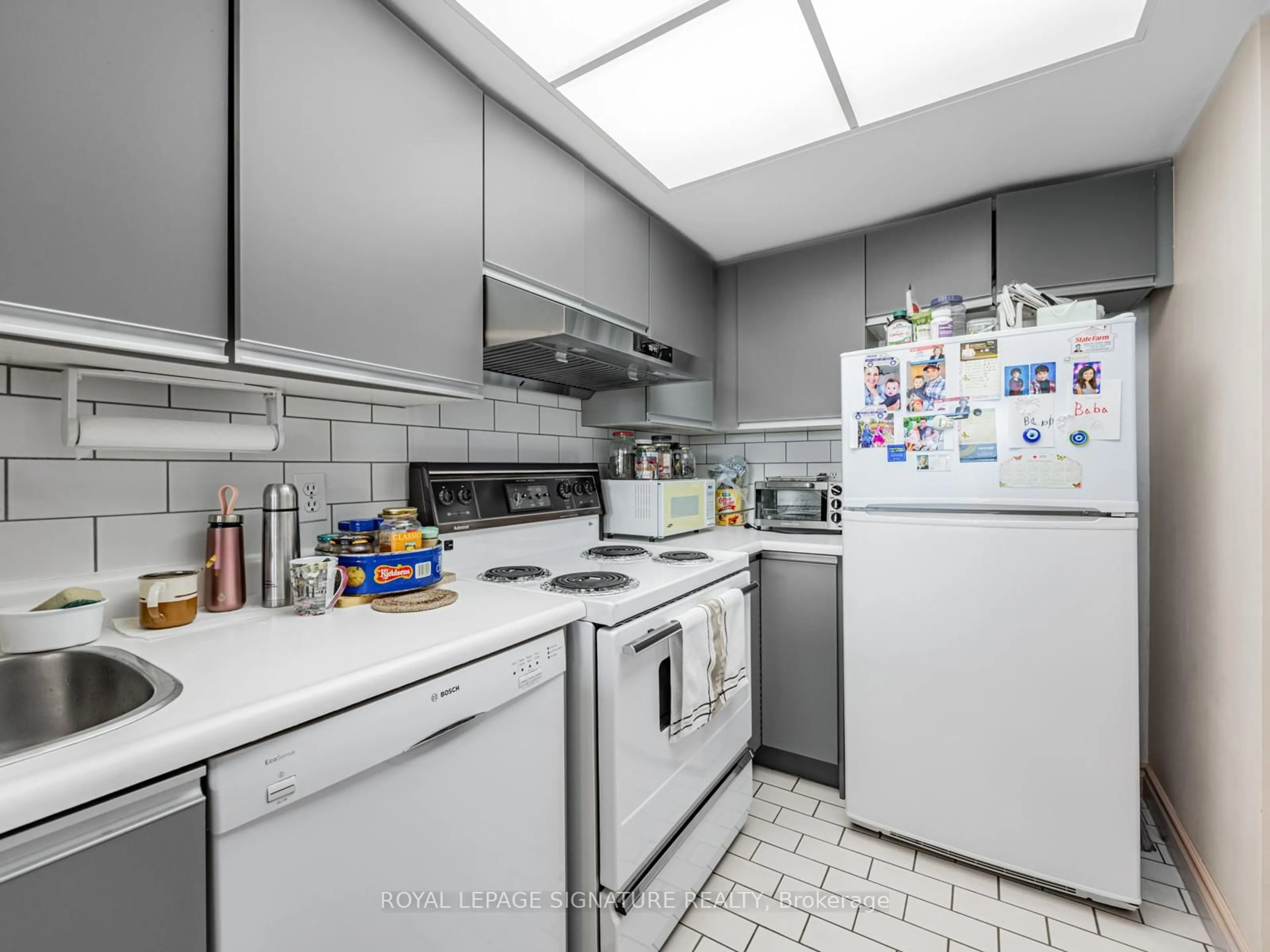 Standard kitchen, ceramic/tile floor for 1200 Don Mills Rd #503, Toronto Ontario M3B 3N8