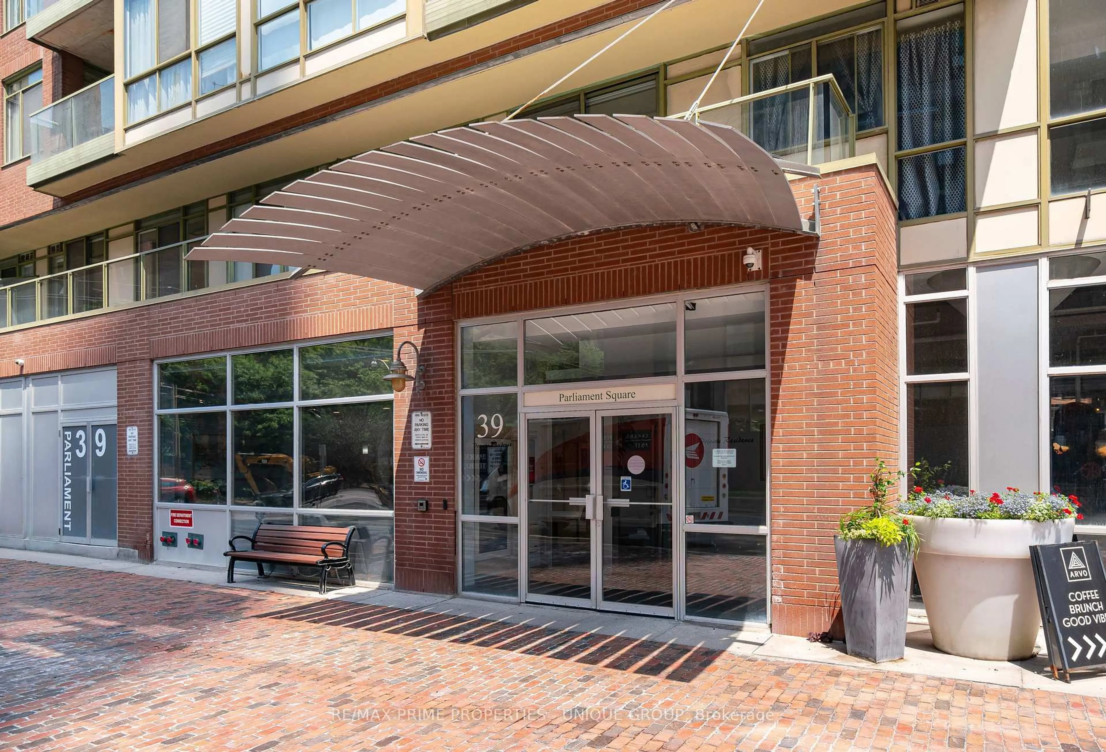 Indoor foyer for 39 Parliament St #314, Toronto Ontario M5A 4R2