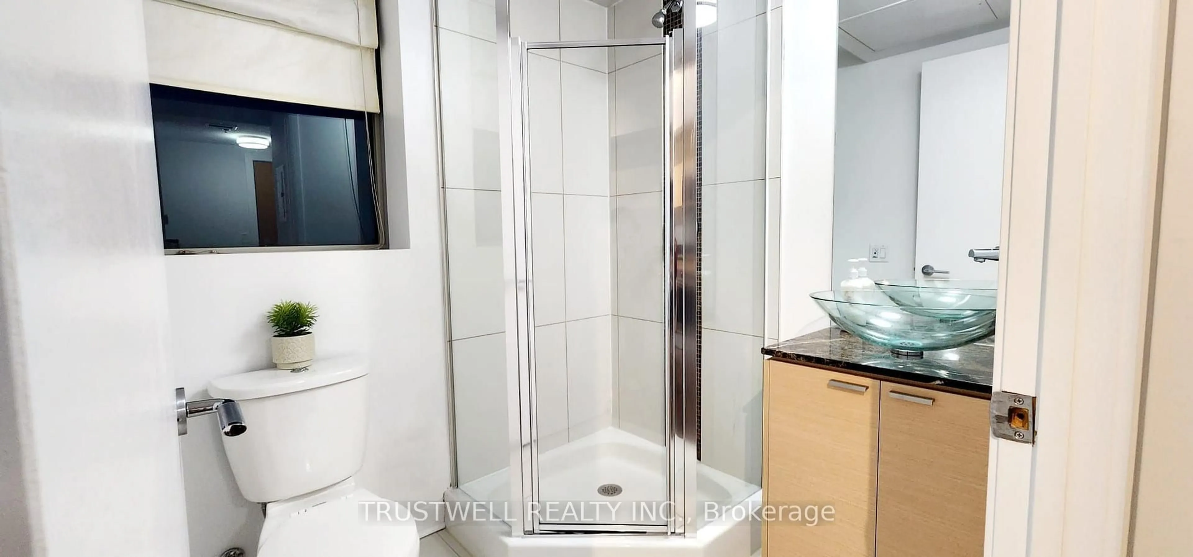 Standard bathroom, unknown for 375 King St #2810, Toronto Ontario M5V 1K5