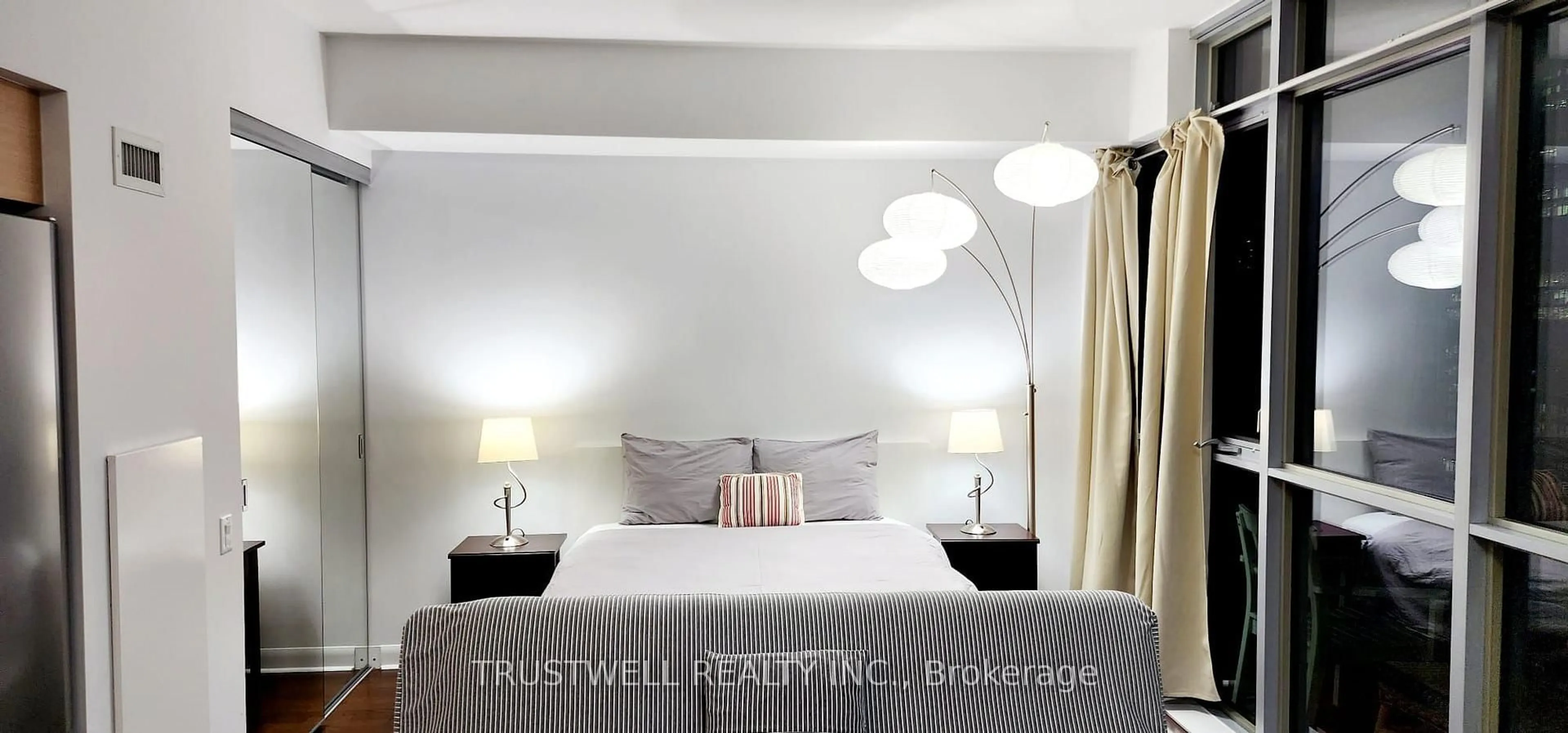 Bedroom with bed, unknown for 375 King St #2810, Toronto Ontario M5V 1K5