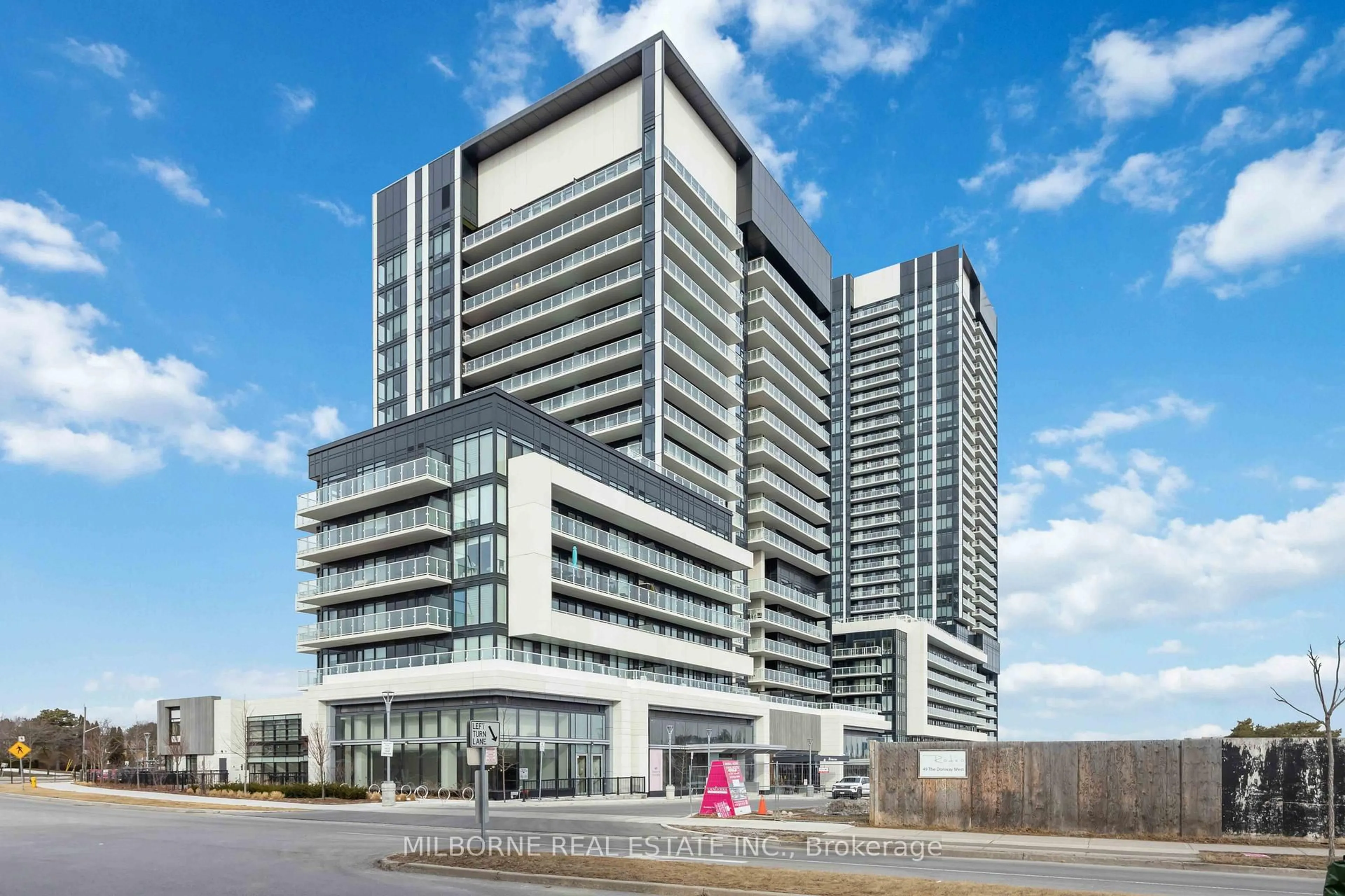 Indoor foyer for 20 O'Neill Rd #332, Toronto Ontario M3C 0R2