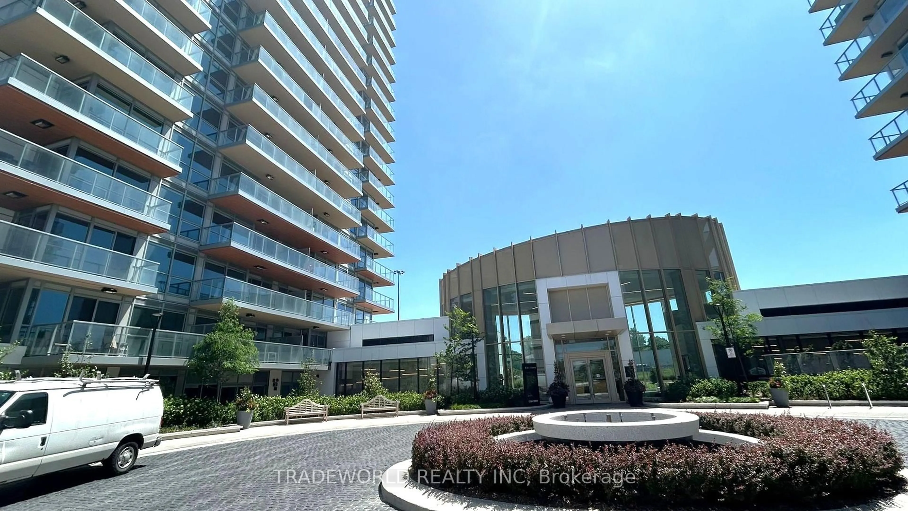 Indoor foyer for 27 McMahon Dr #702, Toronto Ontario M2K 0J2