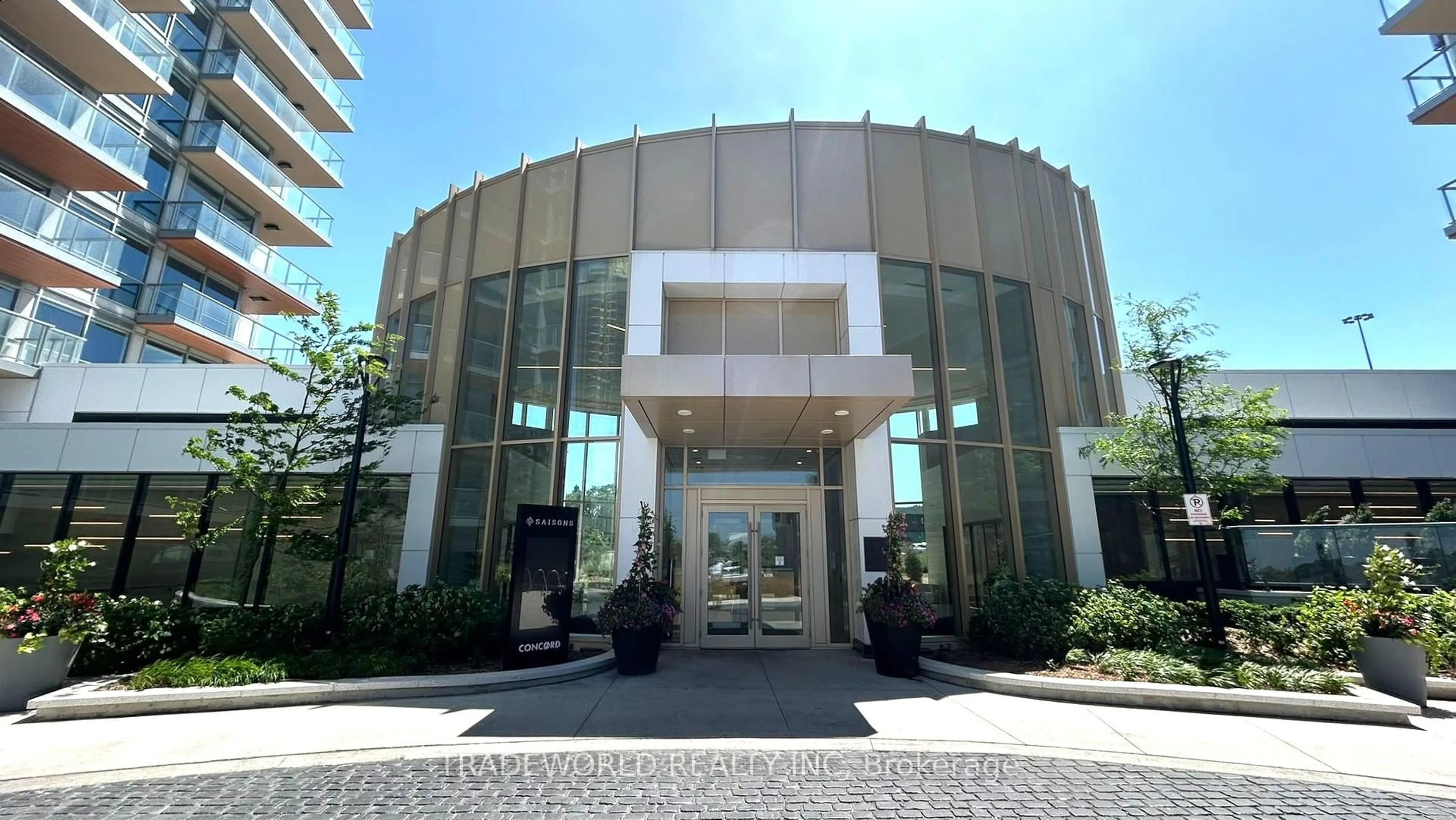 Indoor foyer for 27 McMahon Dr #702, Toronto Ontario M2K 0J2