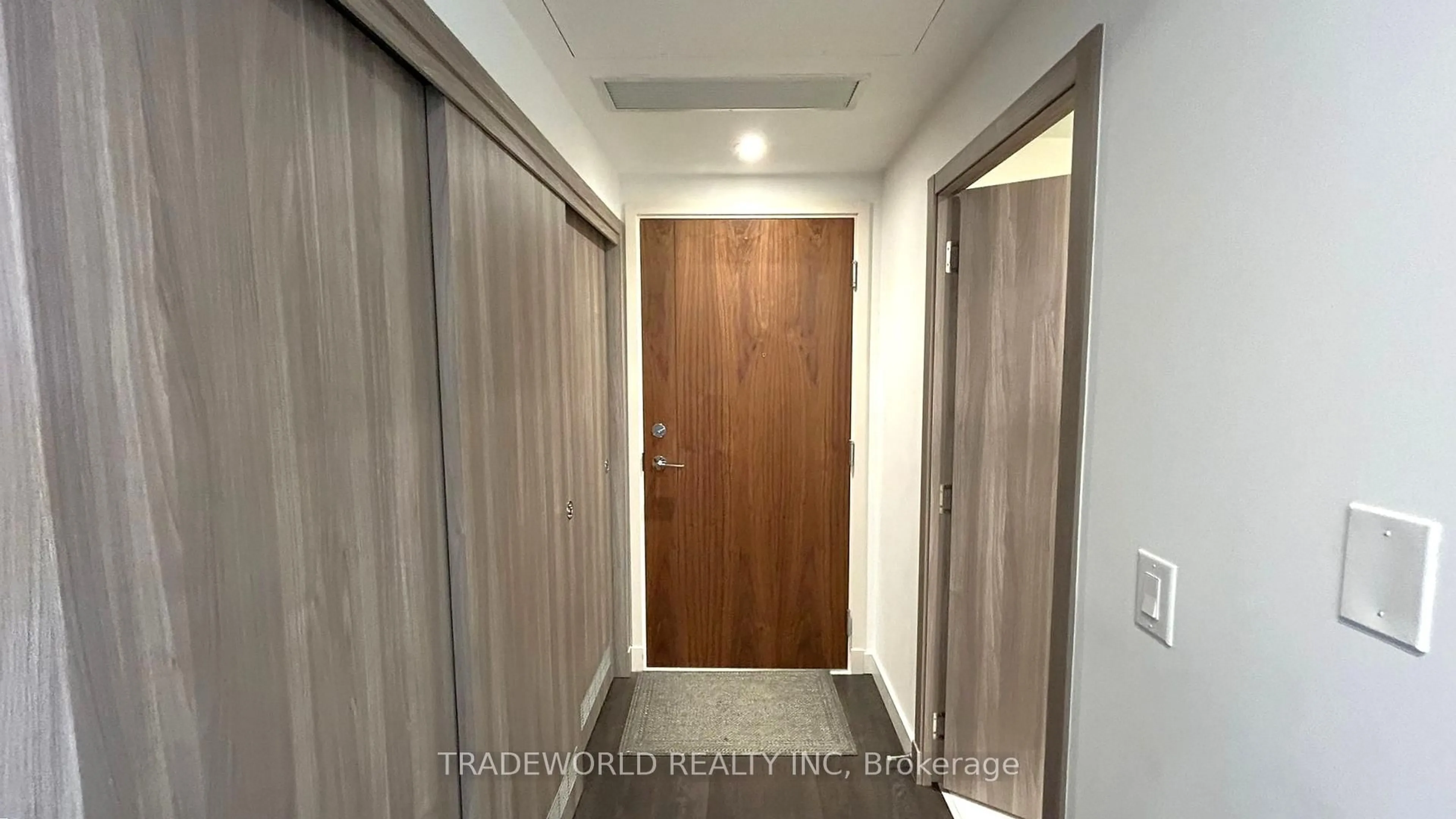 Indoor foyer for 27 McMahon Dr #702, Toronto Ontario M2K 0J2
