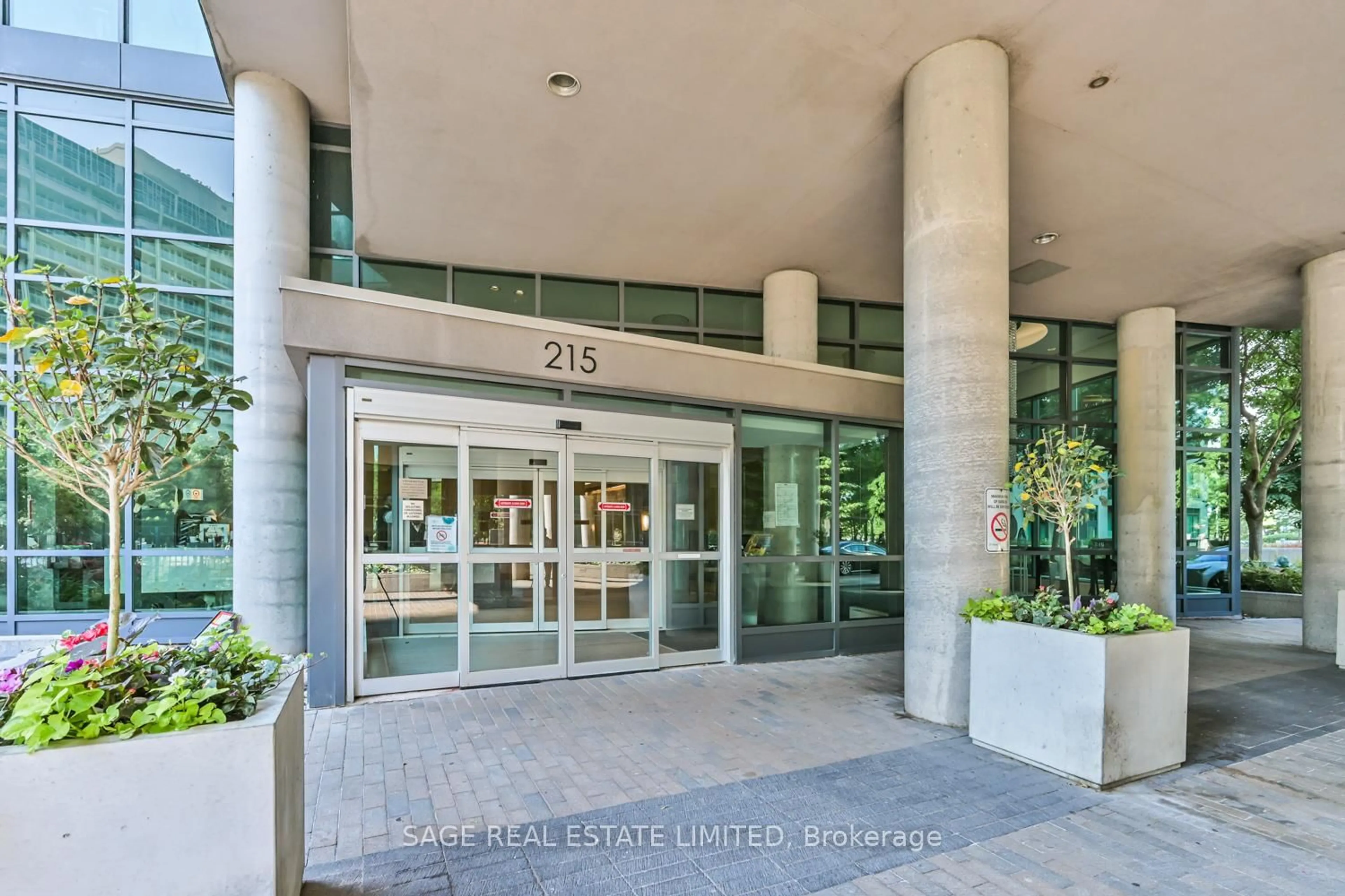 Indoor foyer for 215 Fort York Blvd #702, Toronto Ontario M5V 4A2