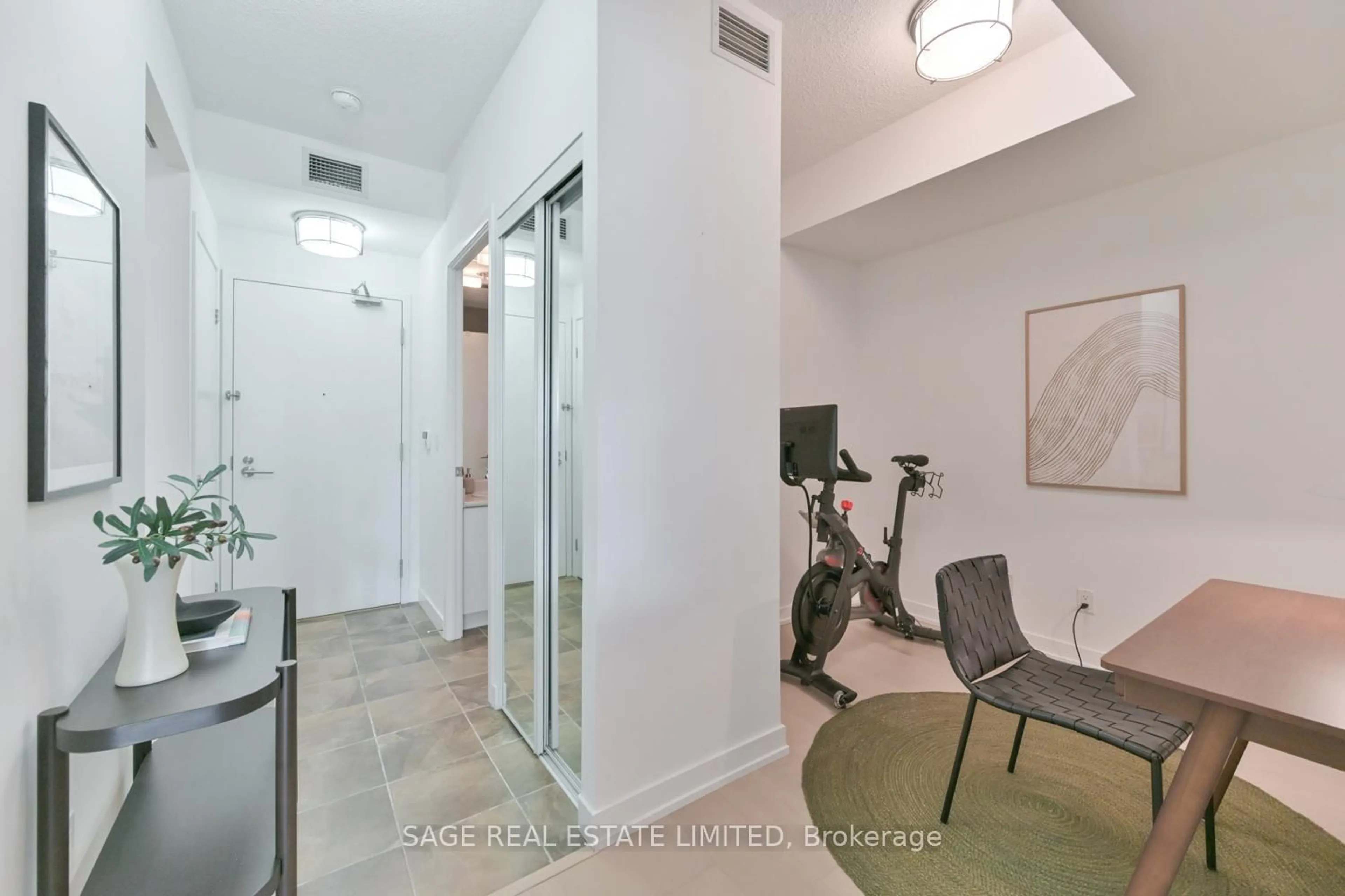 Indoor entryway for 215 Fort York Blvd #702, Toronto Ontario M5V 4A2