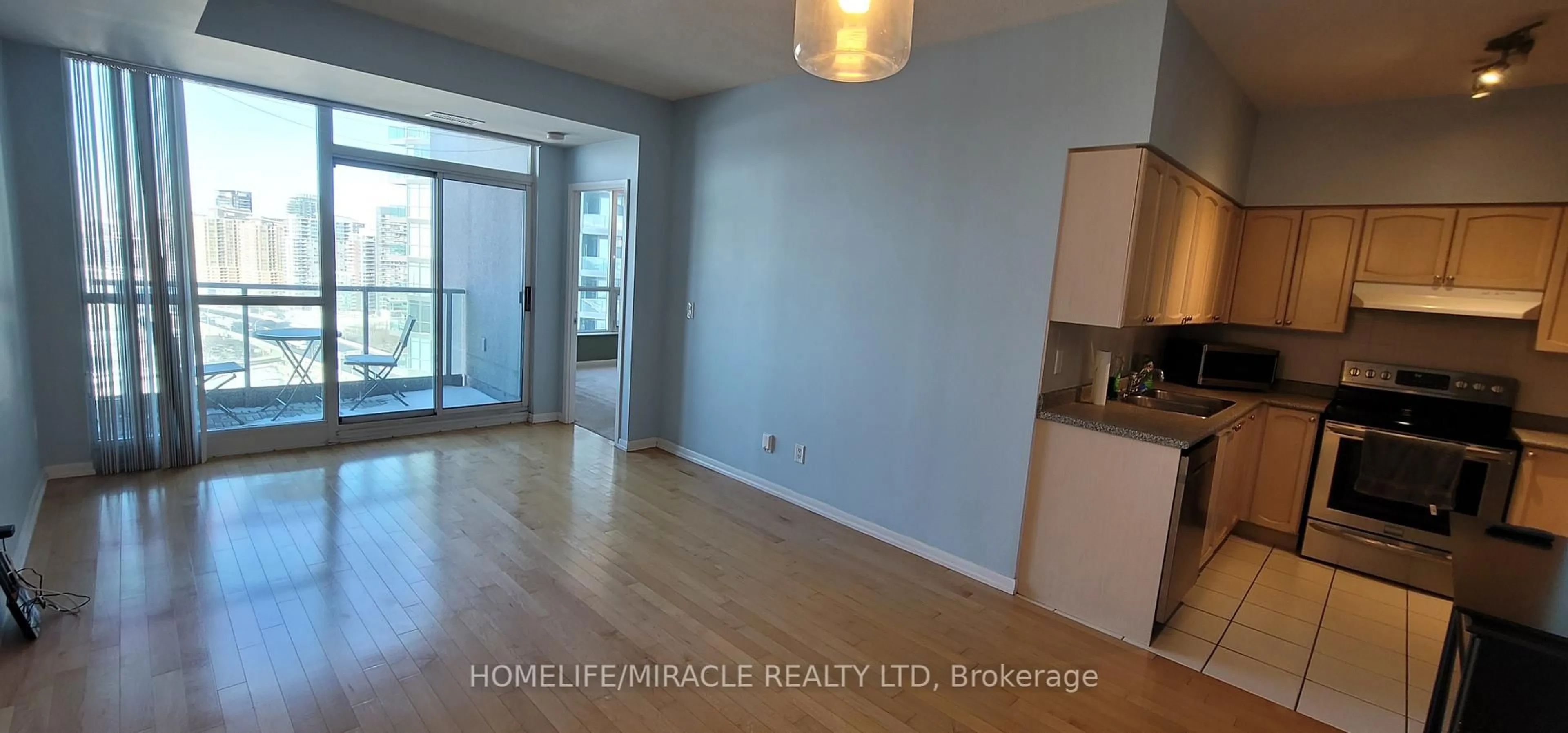 A pic of a room for 219 Fort York Blvd #2412, Toronto Ontario M5V 1B1