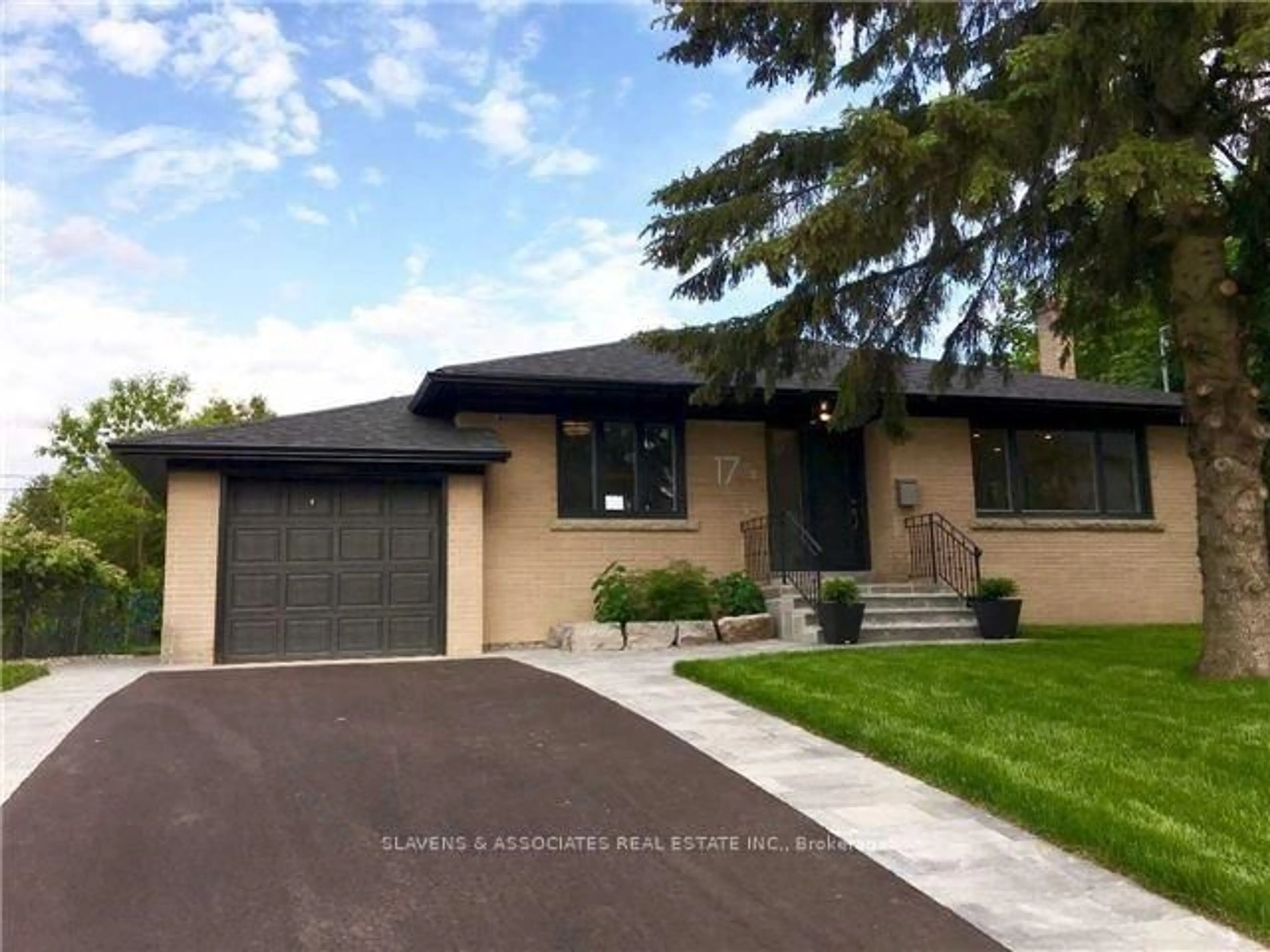 Home with brick exterior material, street for 17 Robson Pl, Toronto Ontario M2R 2Y3