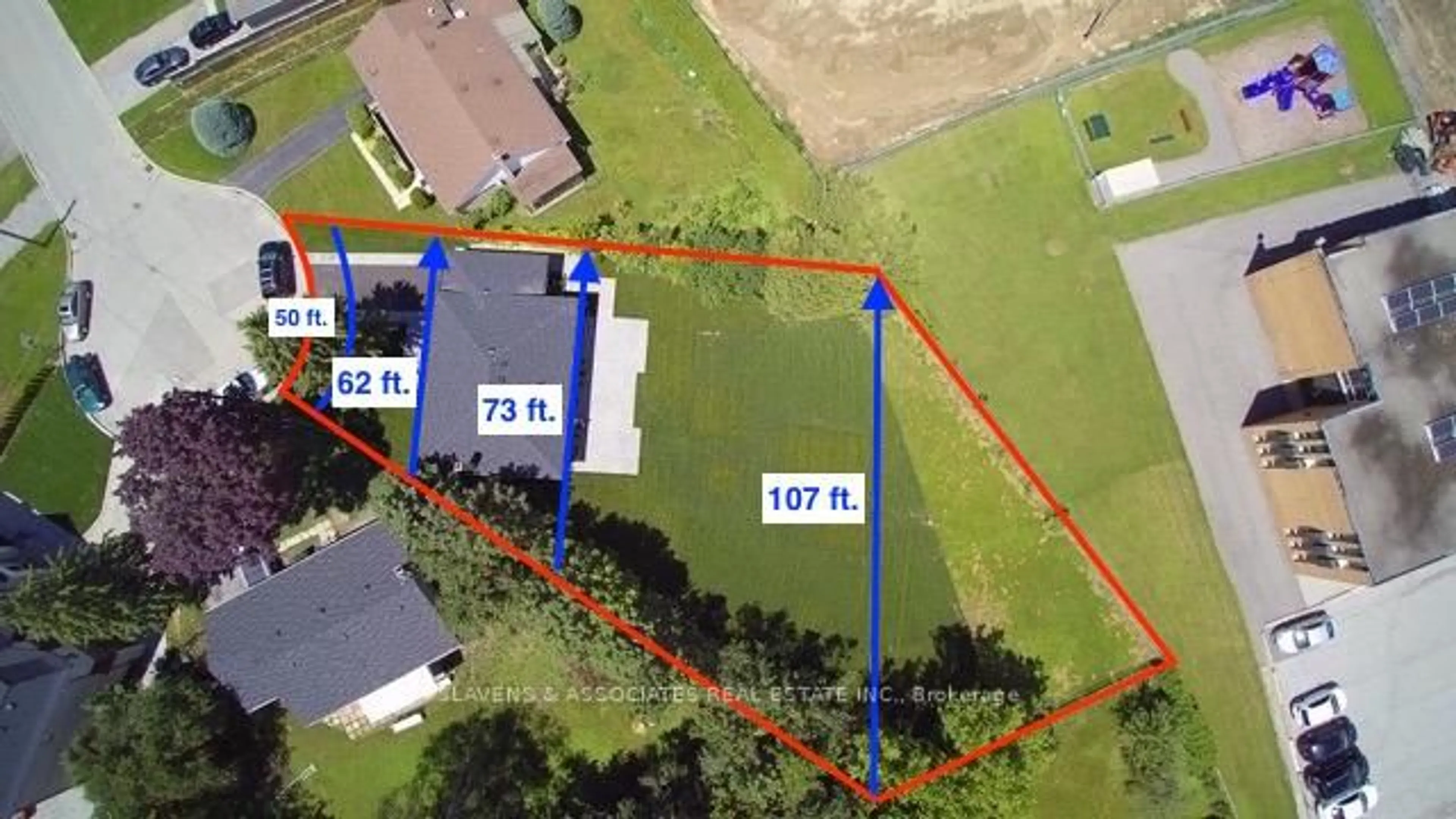 A pic from outside/outdoor area/front of a property/back of a property/a pic from drone, street for 17 Robson Pl, Toronto Ontario M2R 2Y3