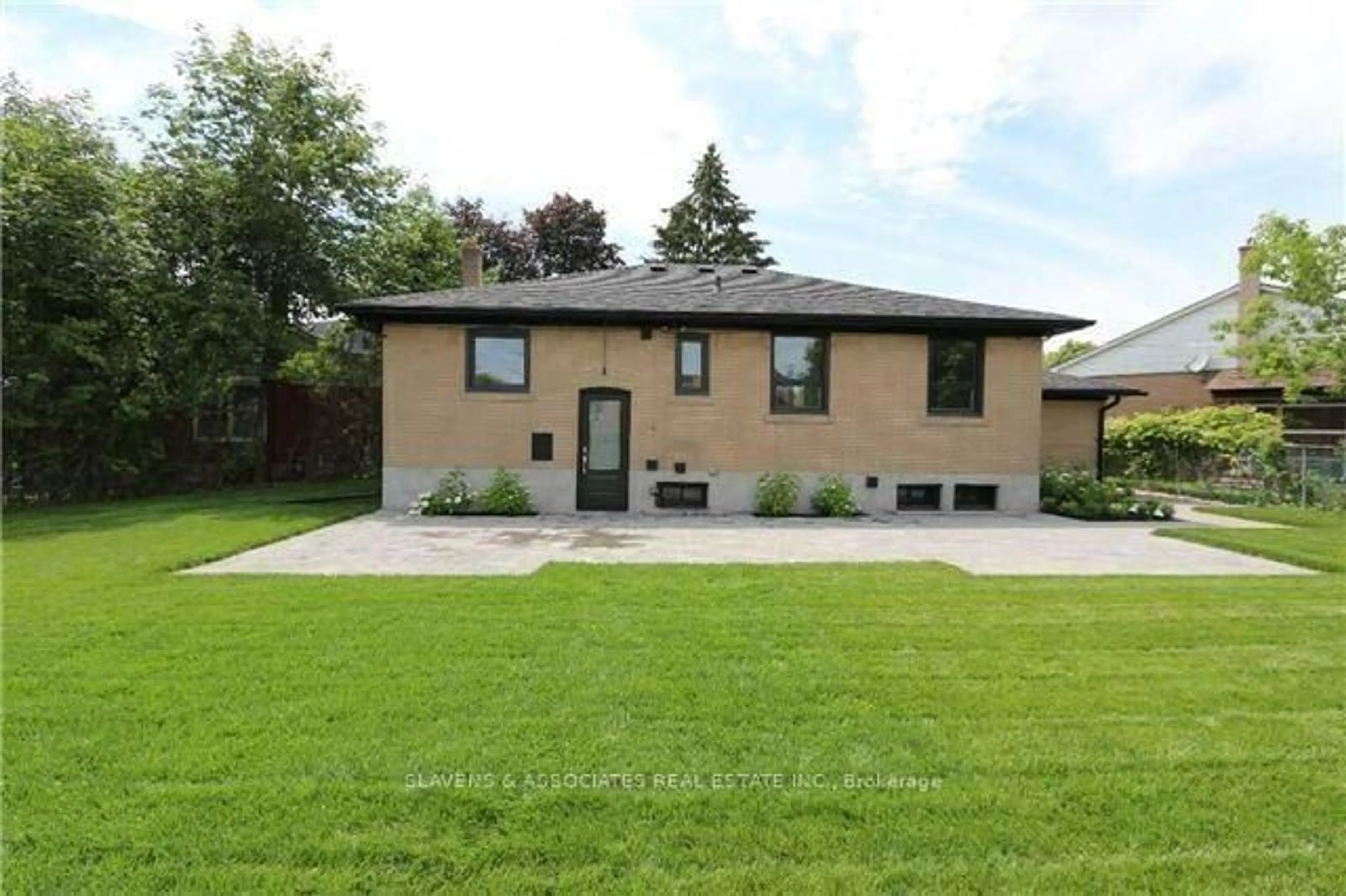 Unknown for 17 Robson Pl, Toronto Ontario M2R 2Y3